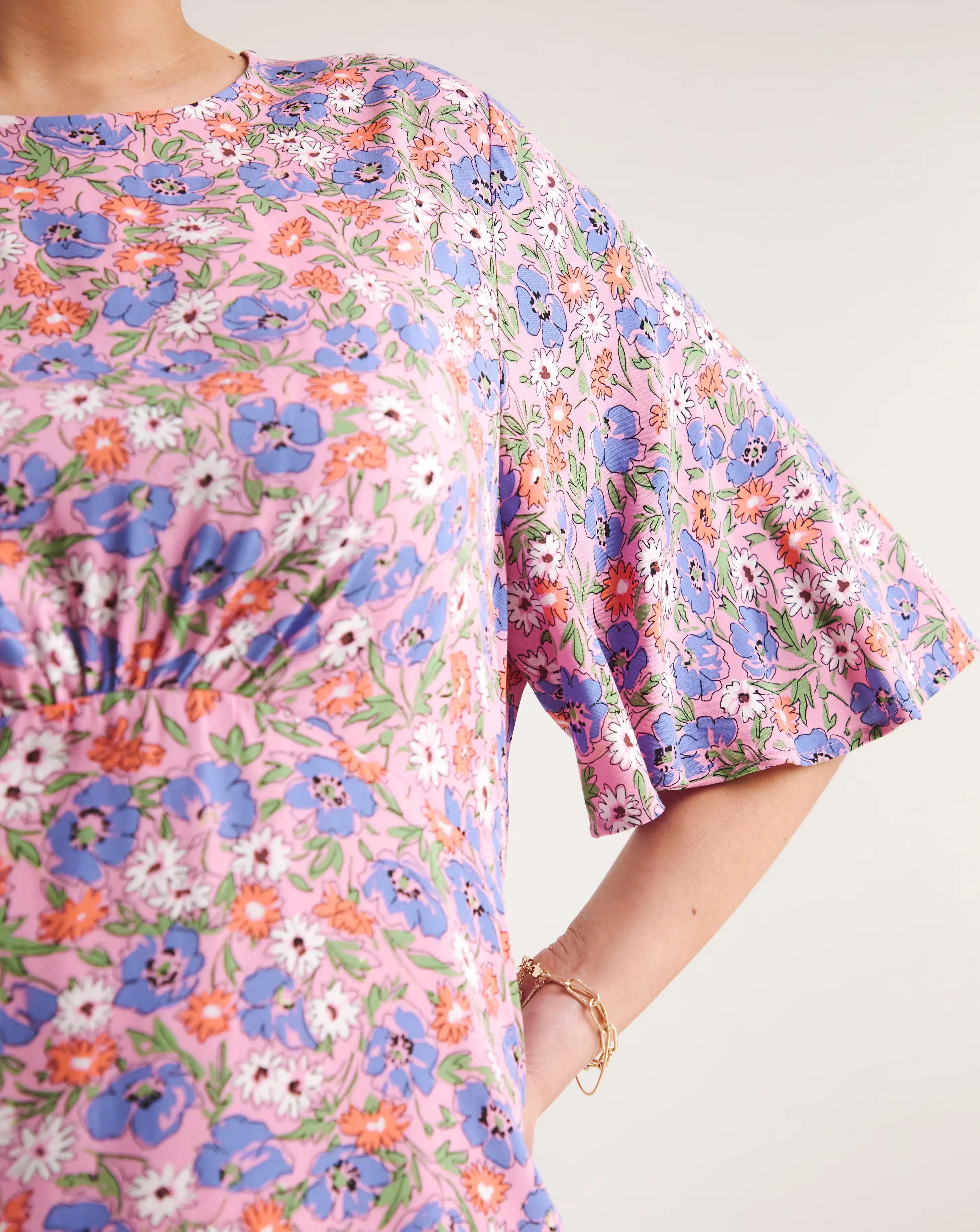 158018-nobody-x27-s-child-eva-floral-midi-dress-1.webp