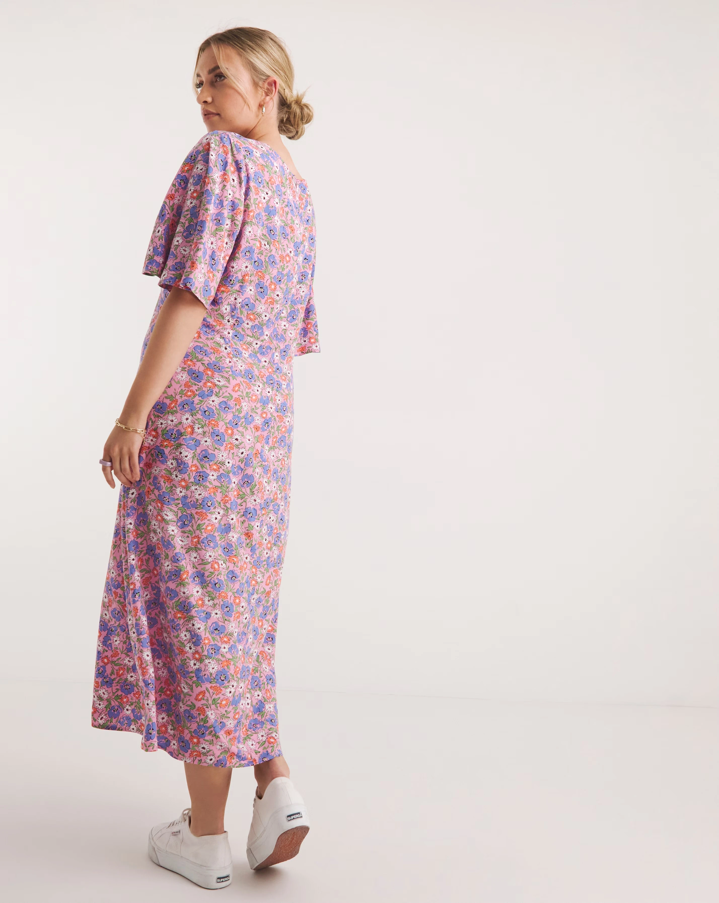 158018-nobody-x27-s-child-eva-floral-midi-dress-1.webp
