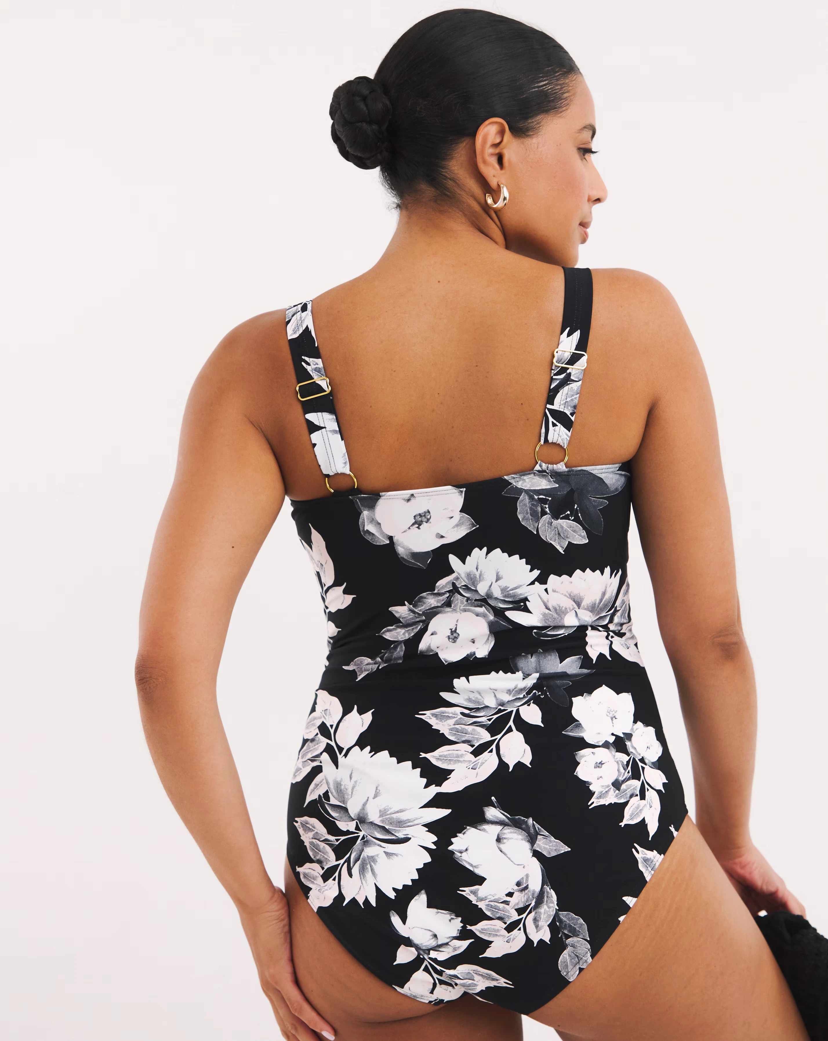 159291-magisculpt-firm-control-2-pack-swimsuits-1.webp