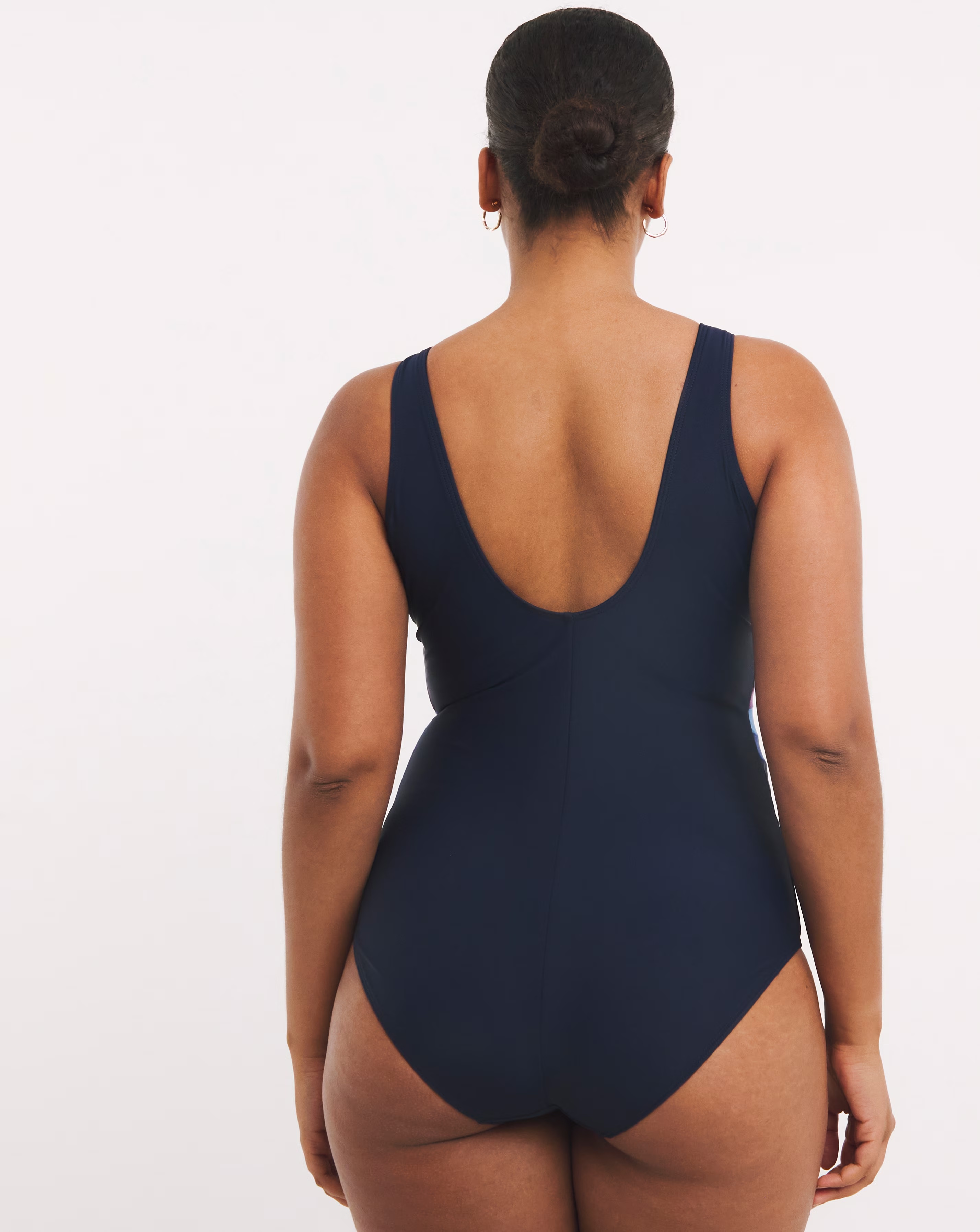 159316-sports-piping-swimsuit-1.jpg