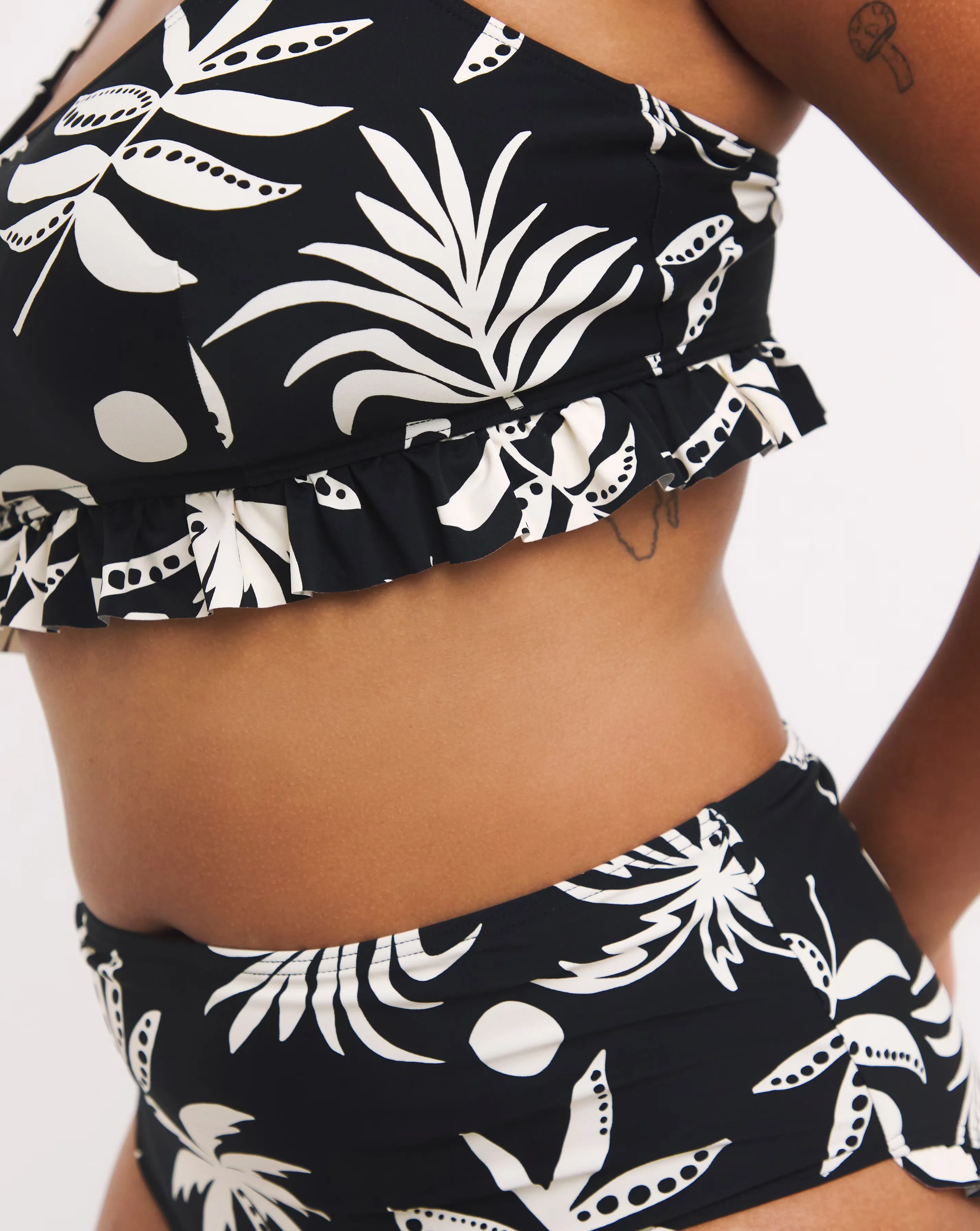 159478-ruffle-detail-bikini-set-1.webp