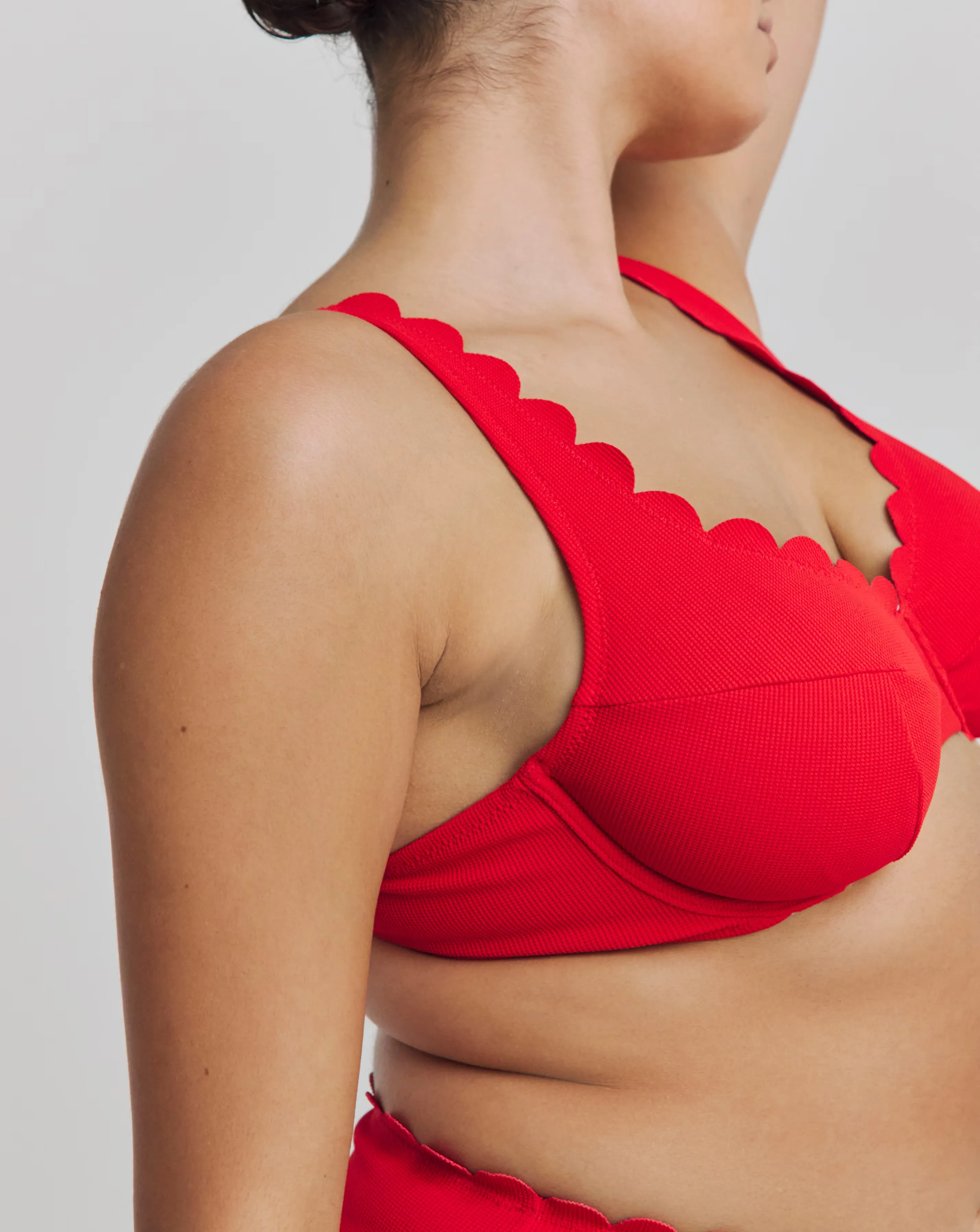 160603-magisculpt-contour-me-scalloped-edge-underwired-bikini-top-1.webp