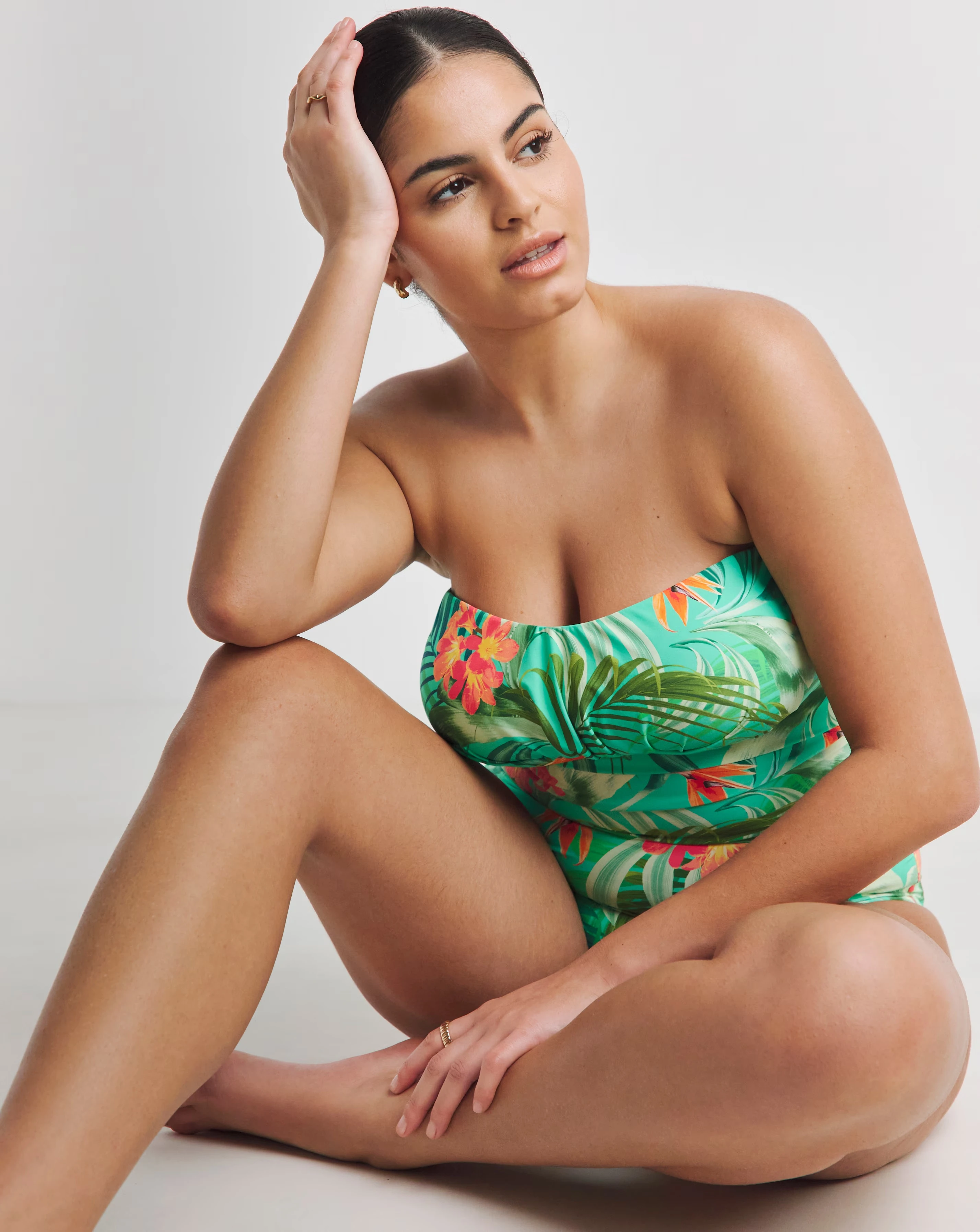 MAGISCULPT Medium Control Bandeau Swimsuit