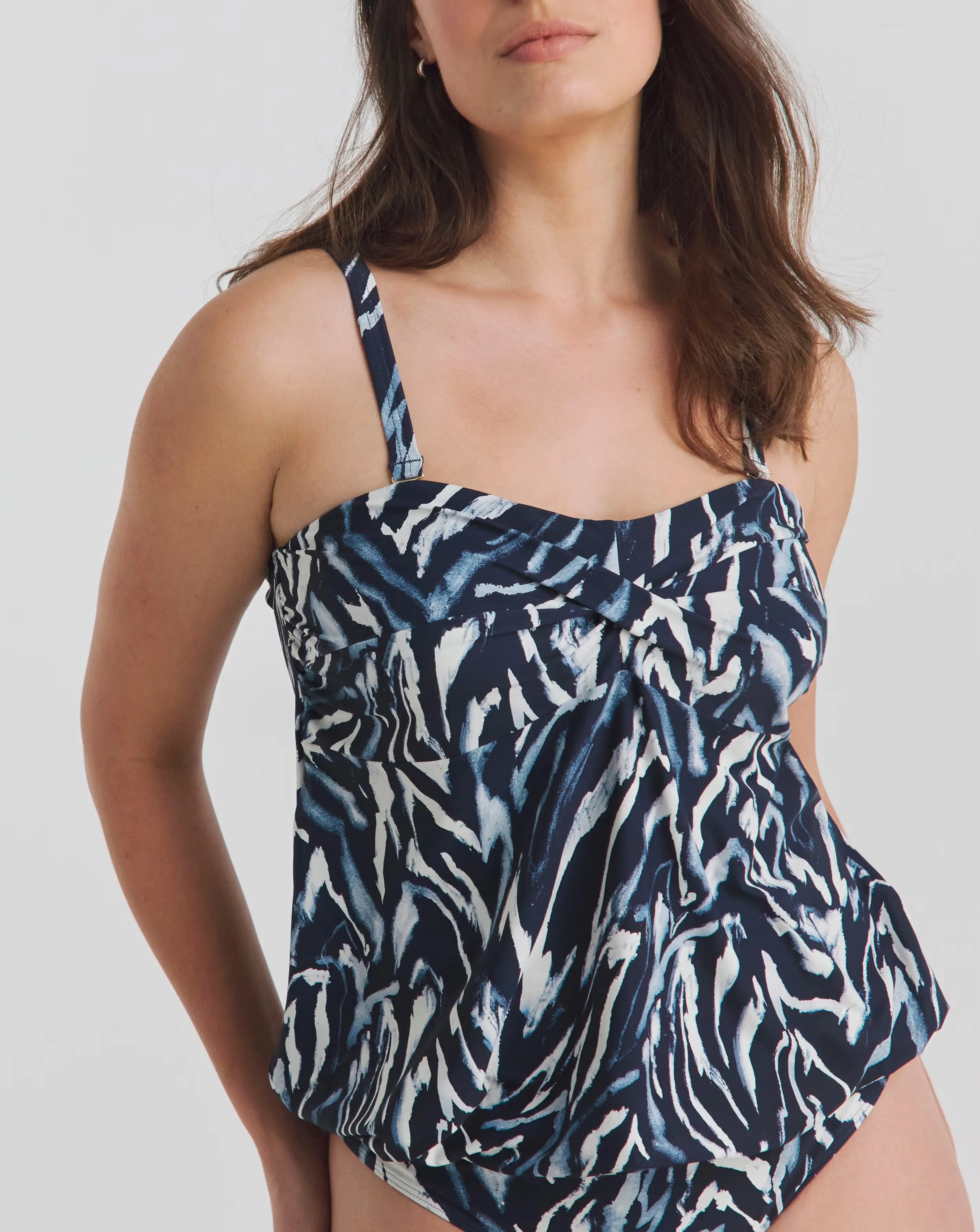 161545-magisculpt-medium-control-bandeau-blouson-top-1.webp