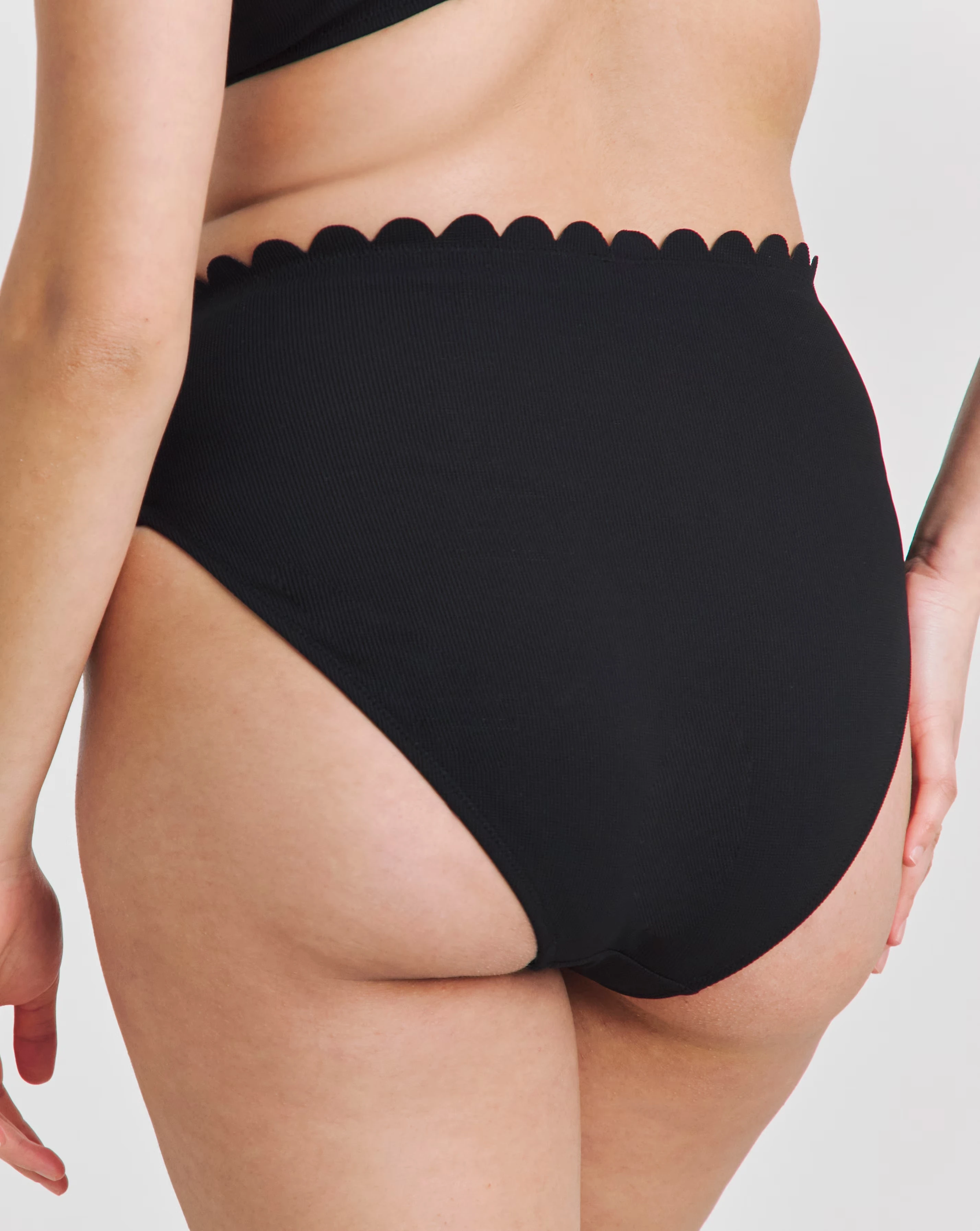 163370-magisculpt-medium-control-contour-me-scalloped-high-waist-bikini-bottoms-1.jpg