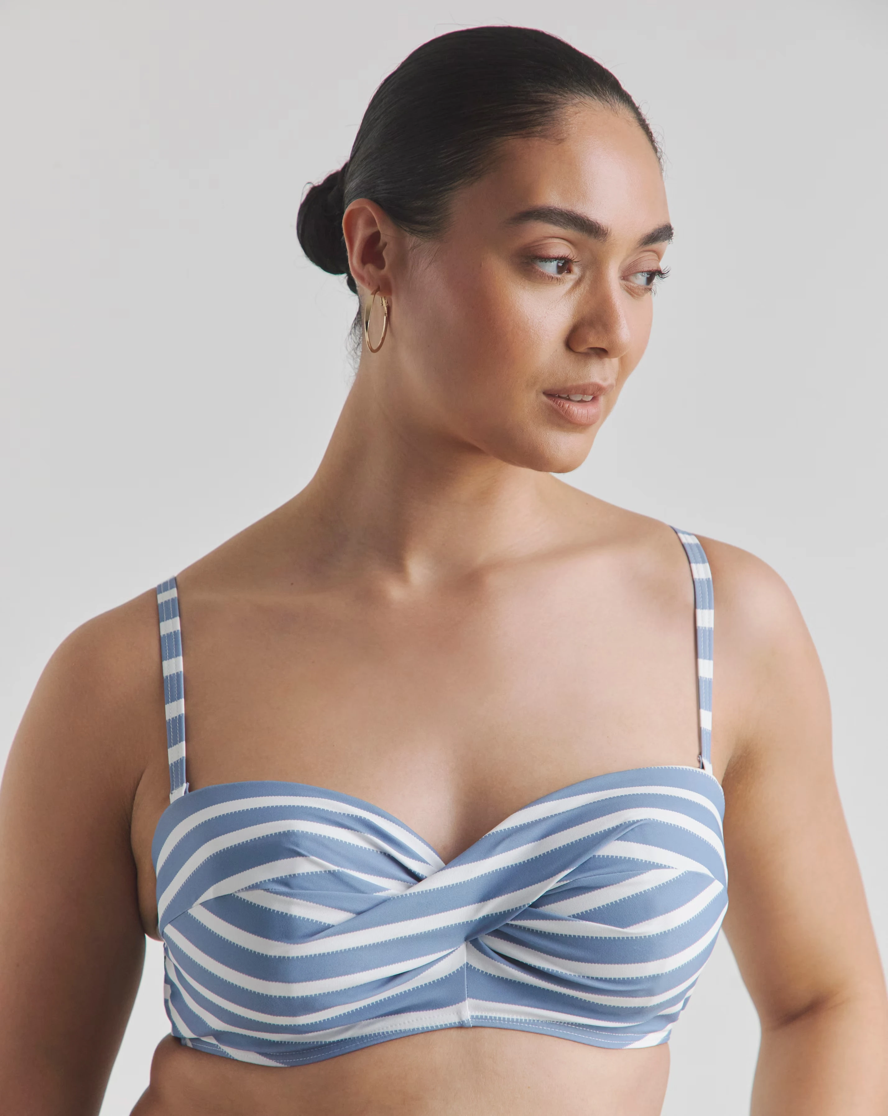 163422-magisculpt-twist-front-bandeau-bikini-top-1.webp