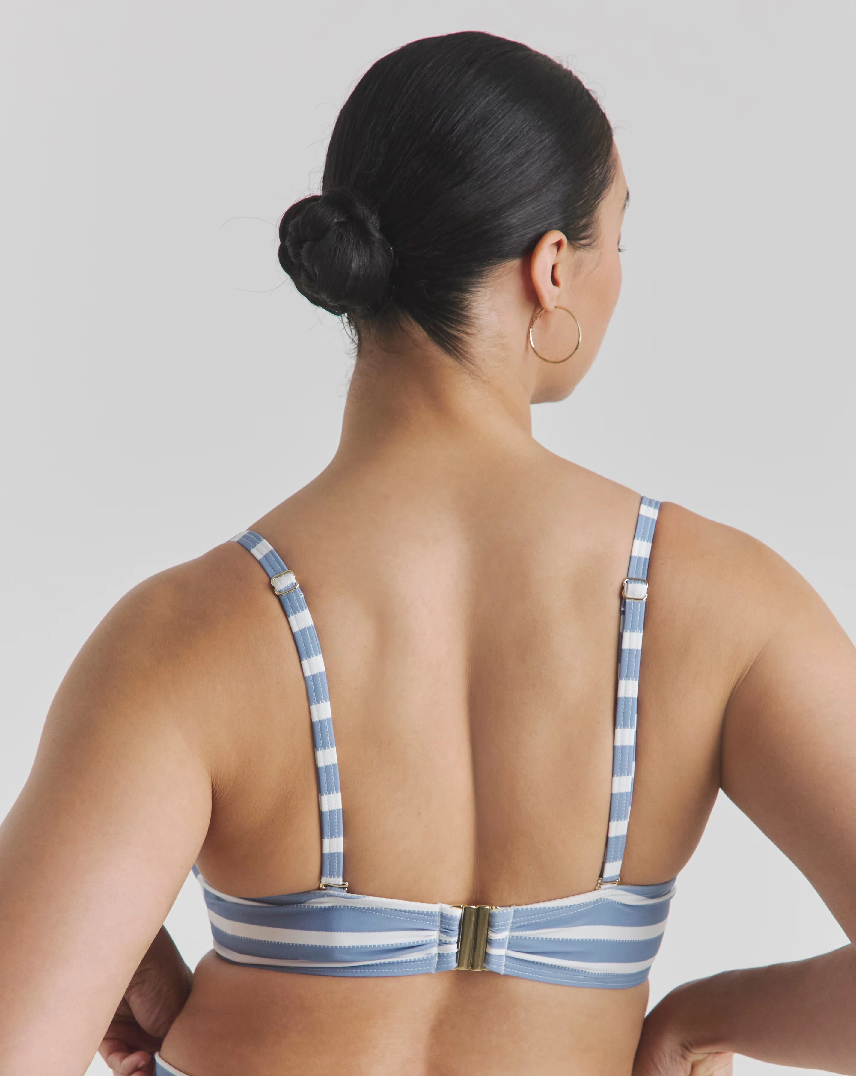 163422-magisculpt-twist-front-bandeau-bikini-top-1.webp