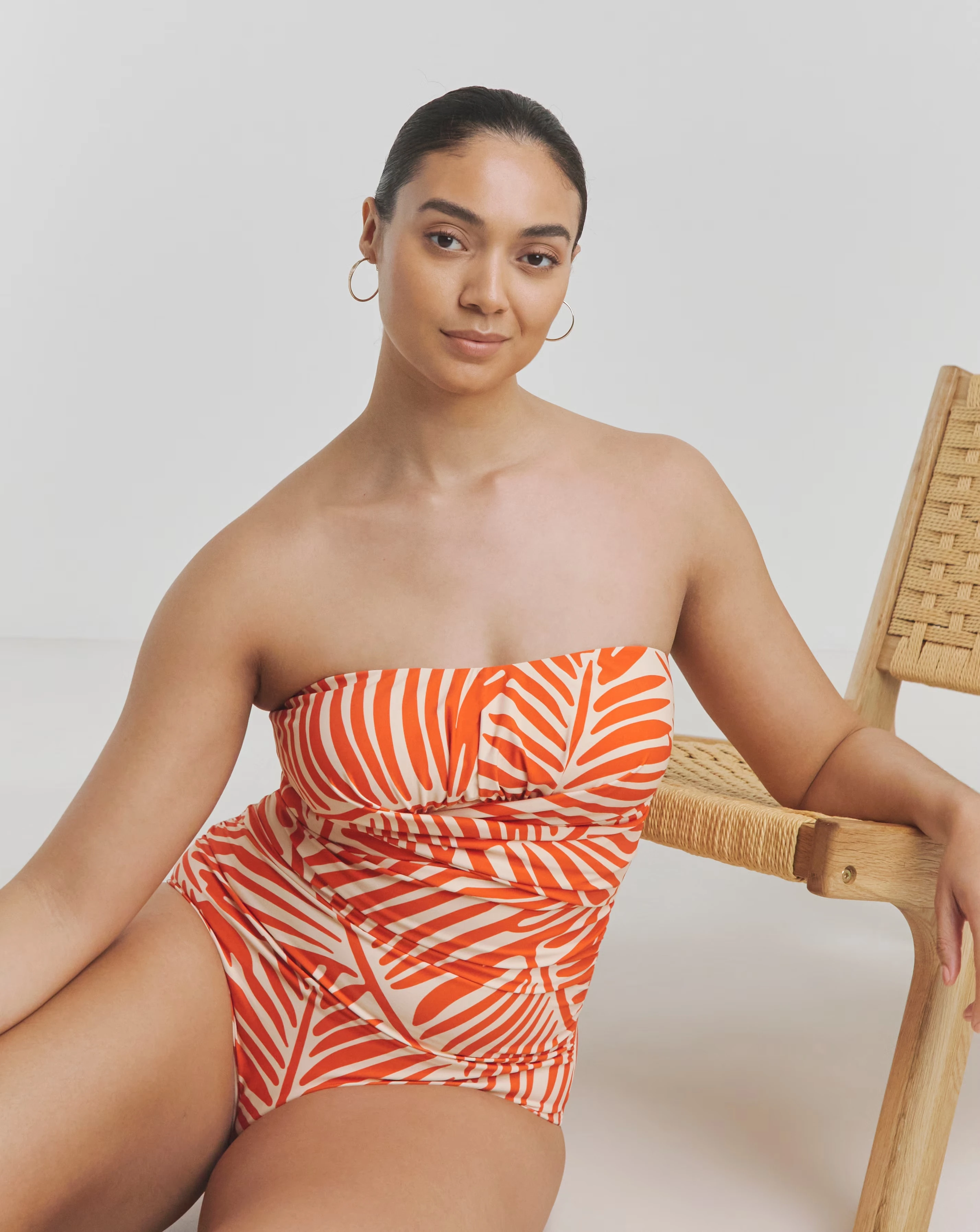 MAGISCULPT Medium Control Bandeau Swimsuit