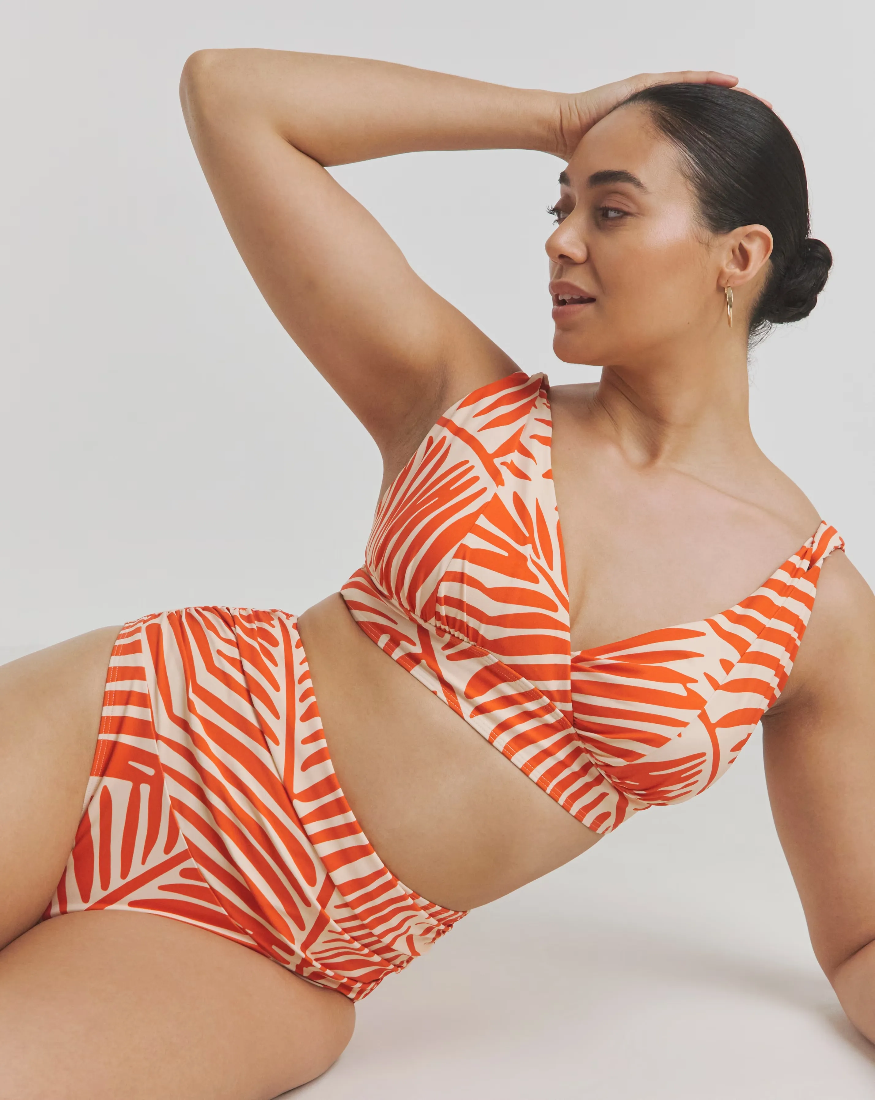 163599-magisculpt-firm-control-lose-up-to-an-inch-bikini-bottoms-1.webp