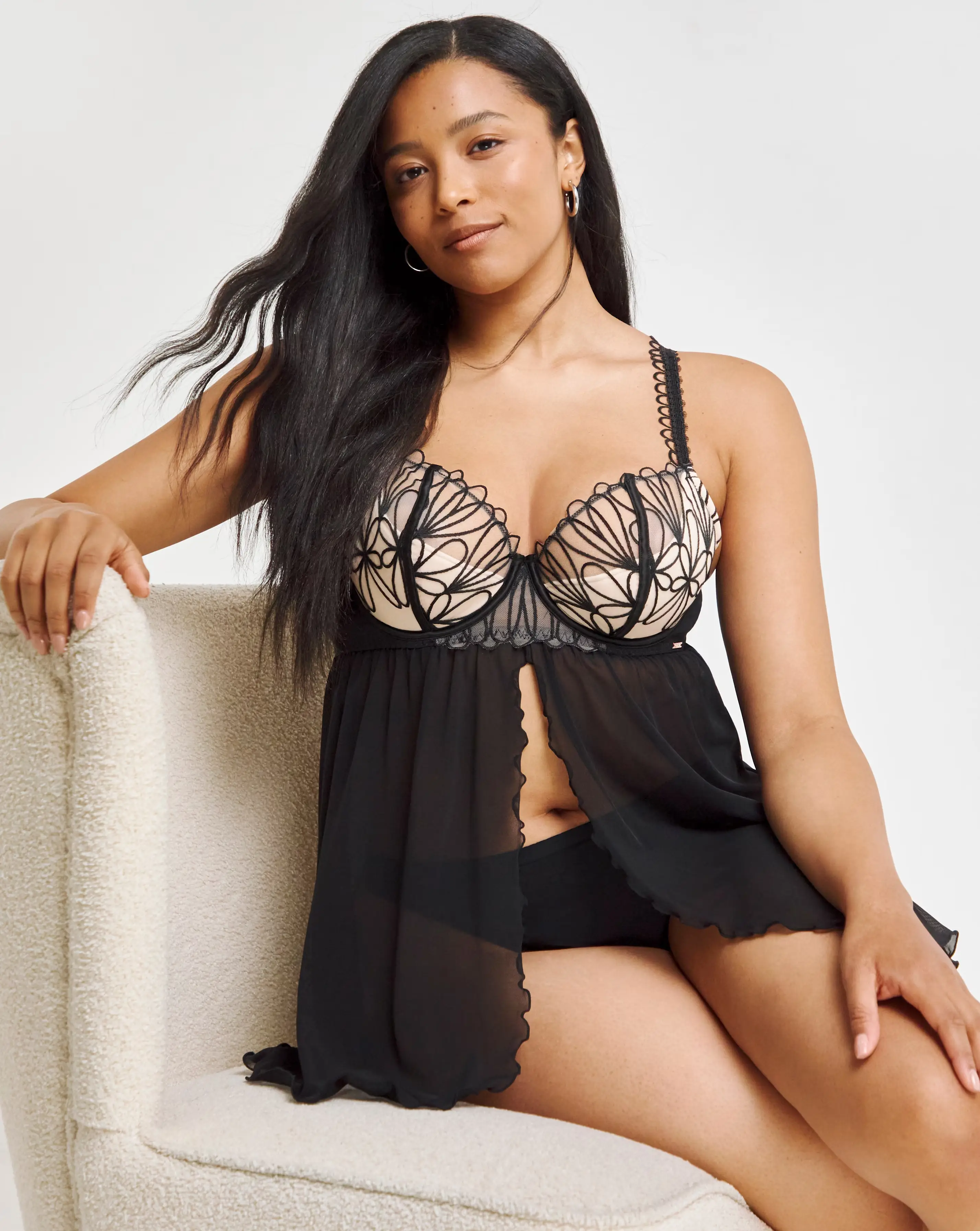 164170-figleaves-curve-artistry-embroidery-underwired-quarter-pad-babydoll-black-1.webp