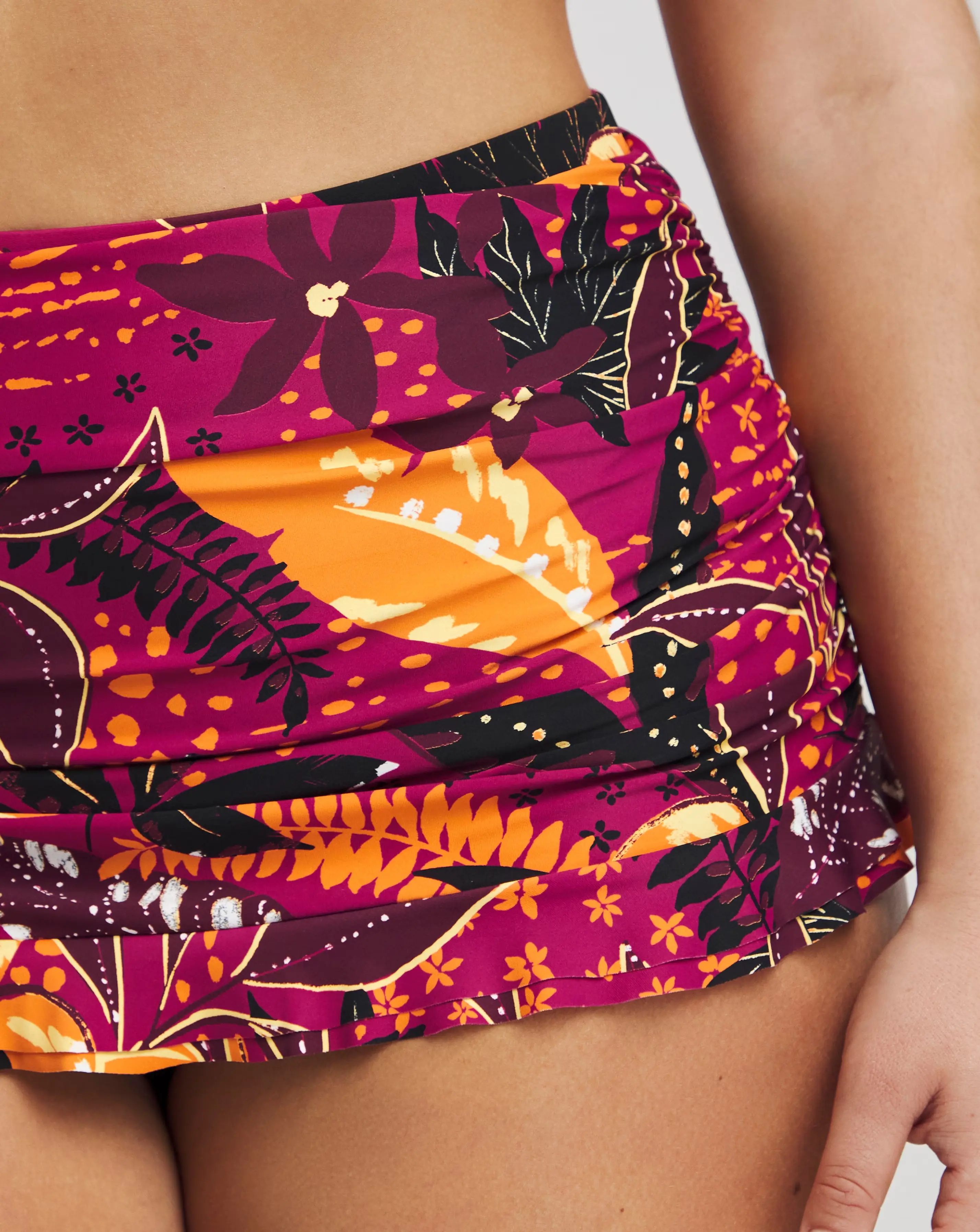 165719-magisculpt-tummy-control-skort-1.webp