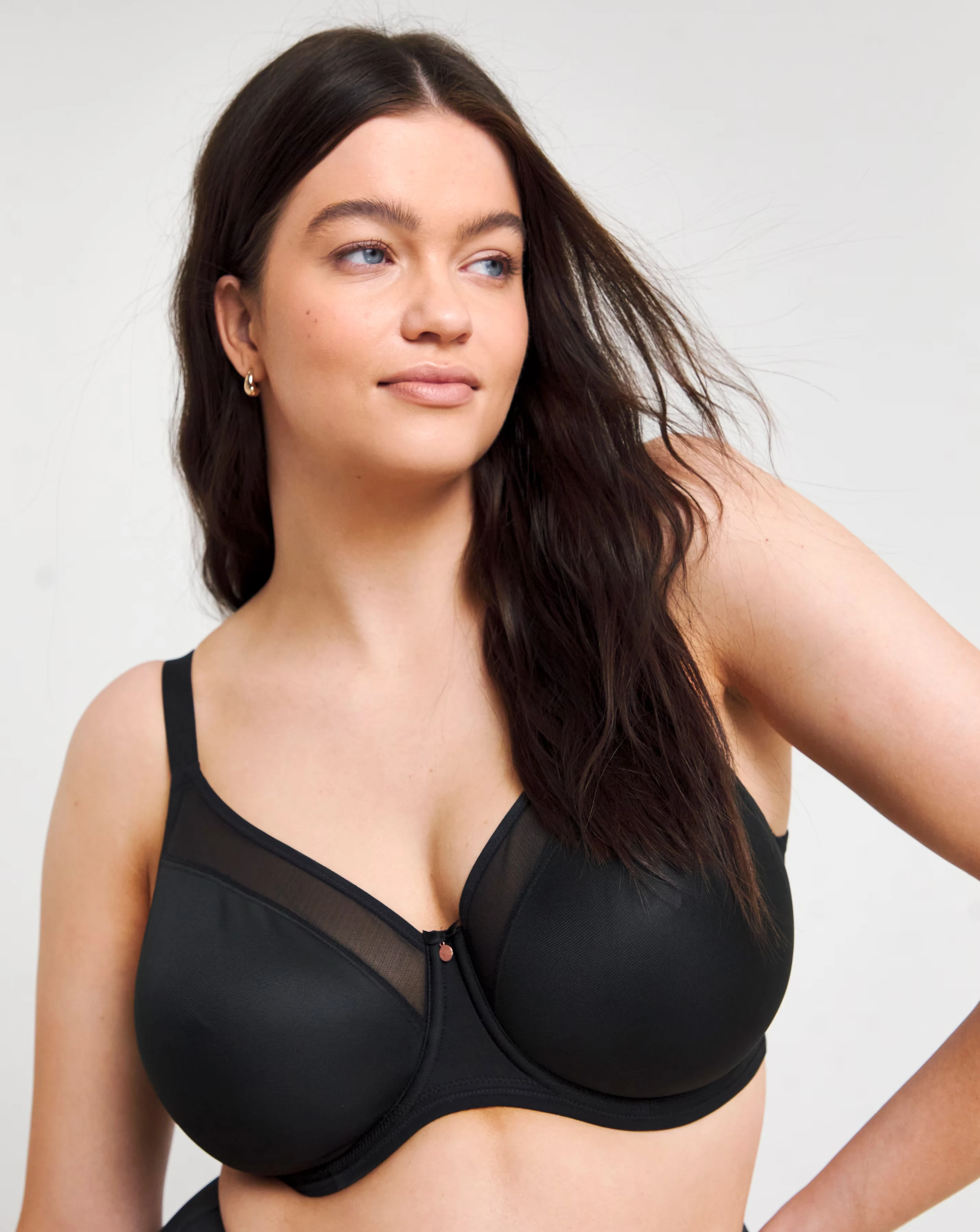 166842-elomi-smooth-moulded-tshirt-wired-bra-black-1.webp