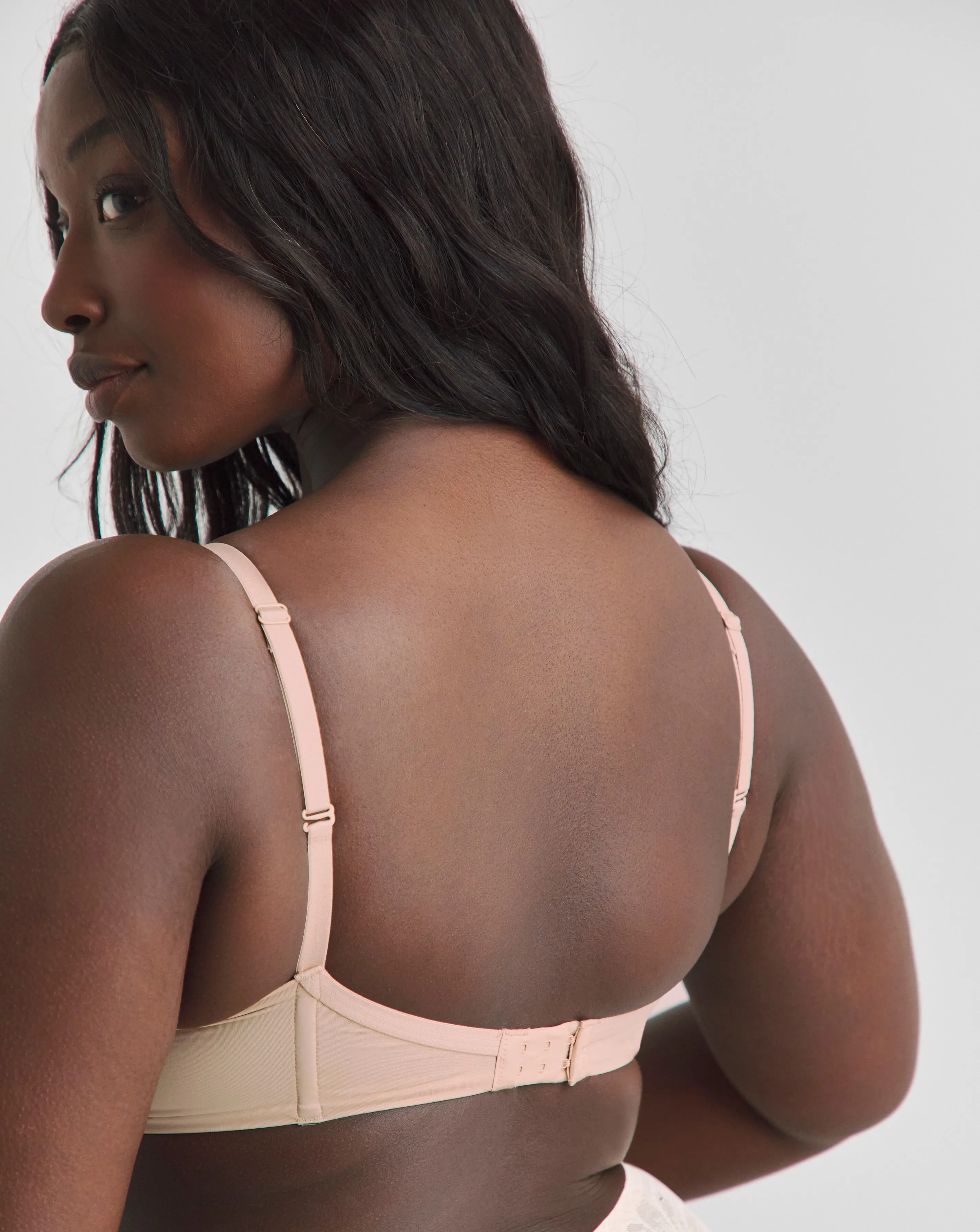 167047-wonderbra-value-t-shirt-wired-bra-1.webp