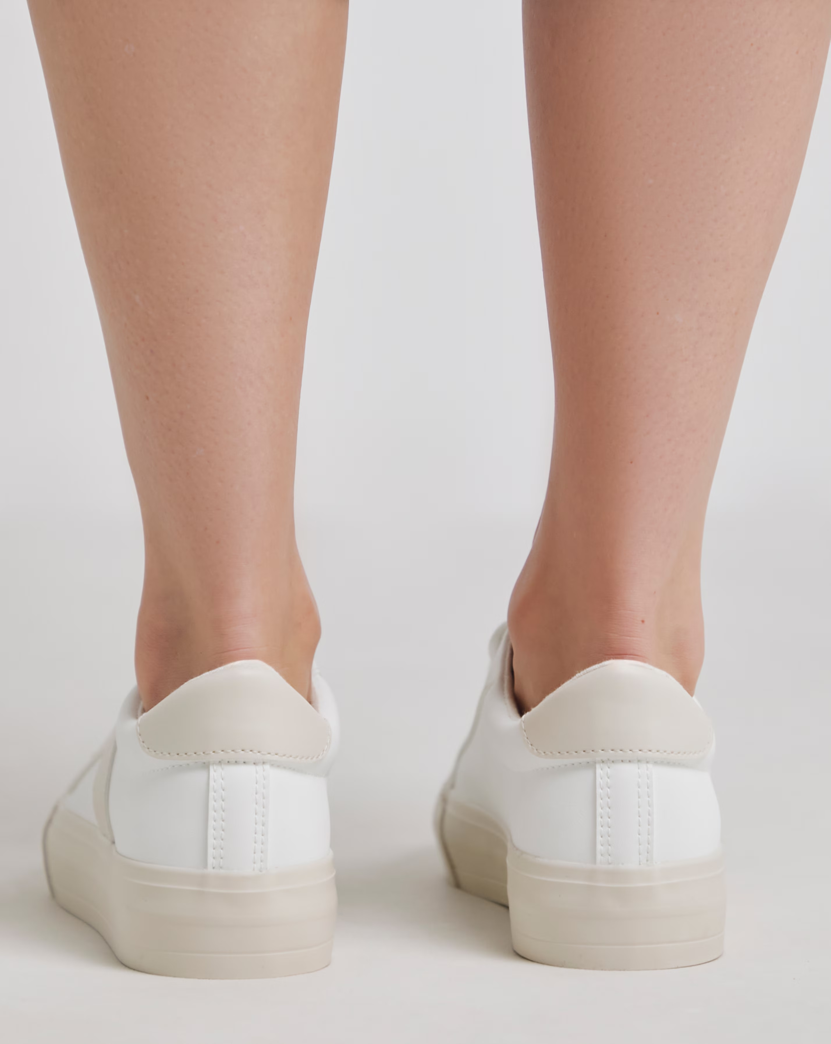 167594-chicago-retro-runner-trainers-extra-wide-fit-eee–1.webp