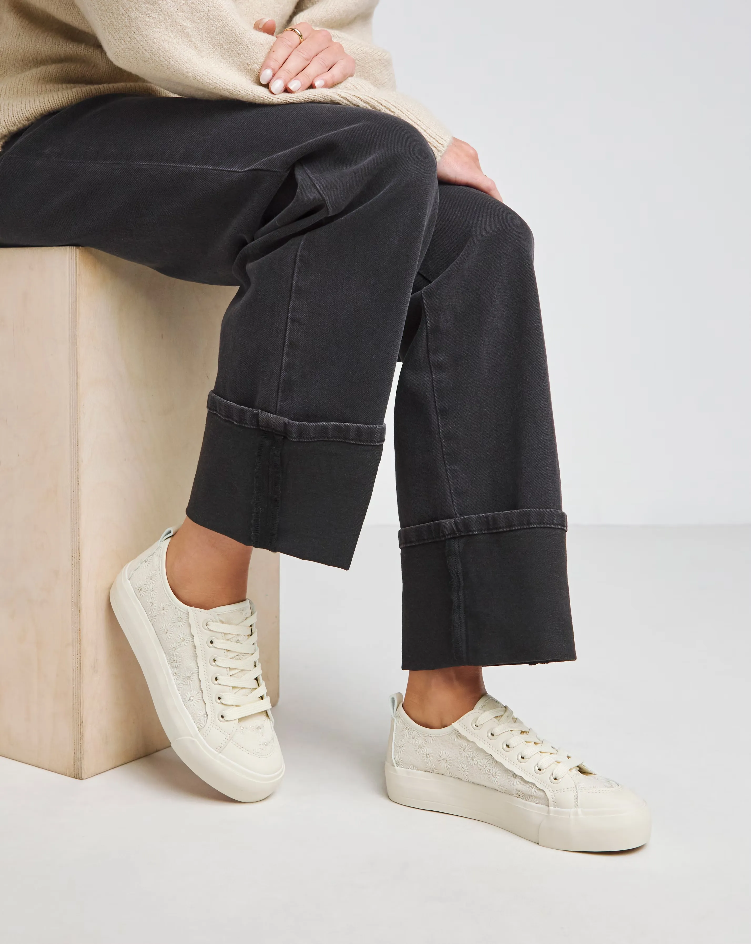 Shawnee Mesh Lace Up Trainers - Wide Fit (E)