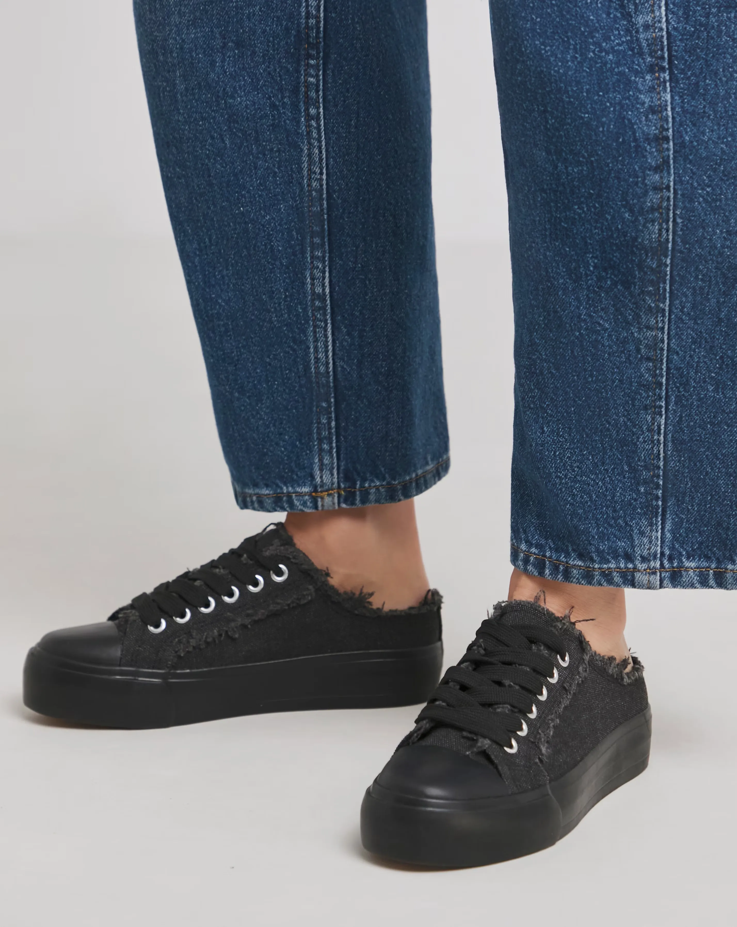 167615-bowie-raw-edge-slip-on-trainers-wide-fit-e–1.webp