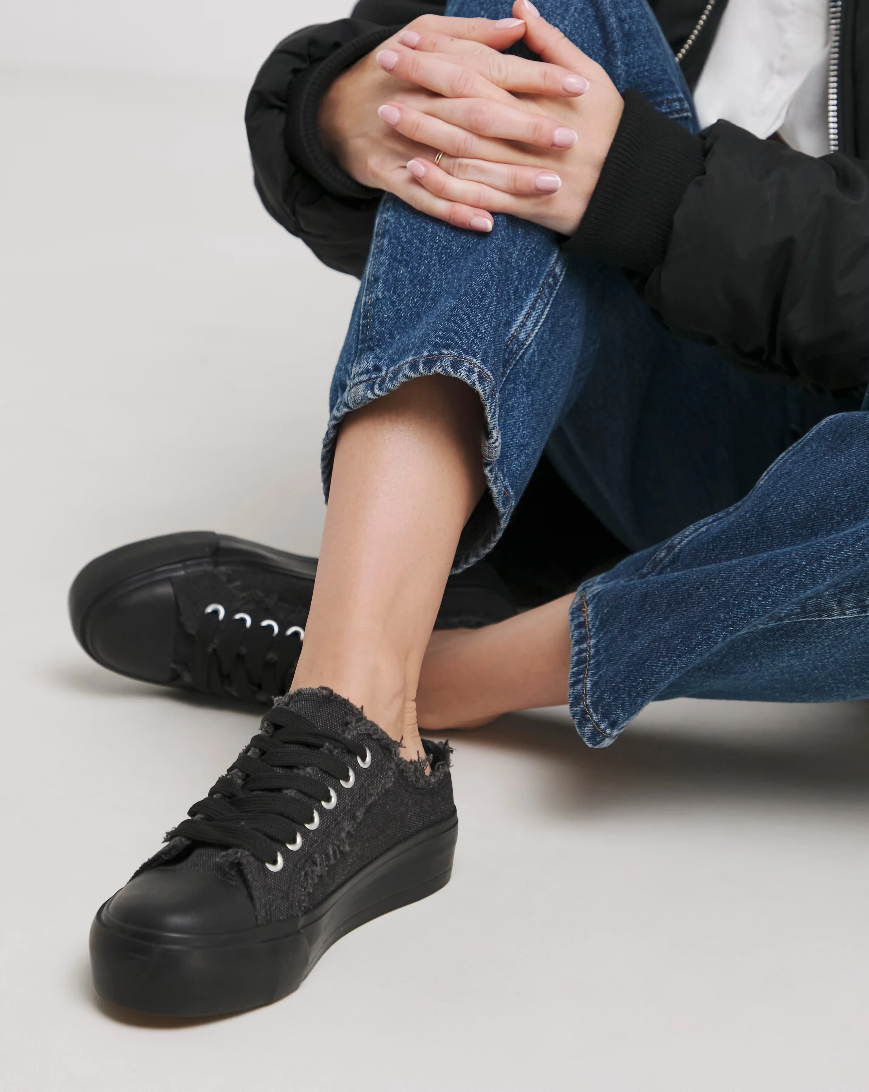 167615-bowie-raw-edge-slip-on-trainers-wide-fit-e–1.webp