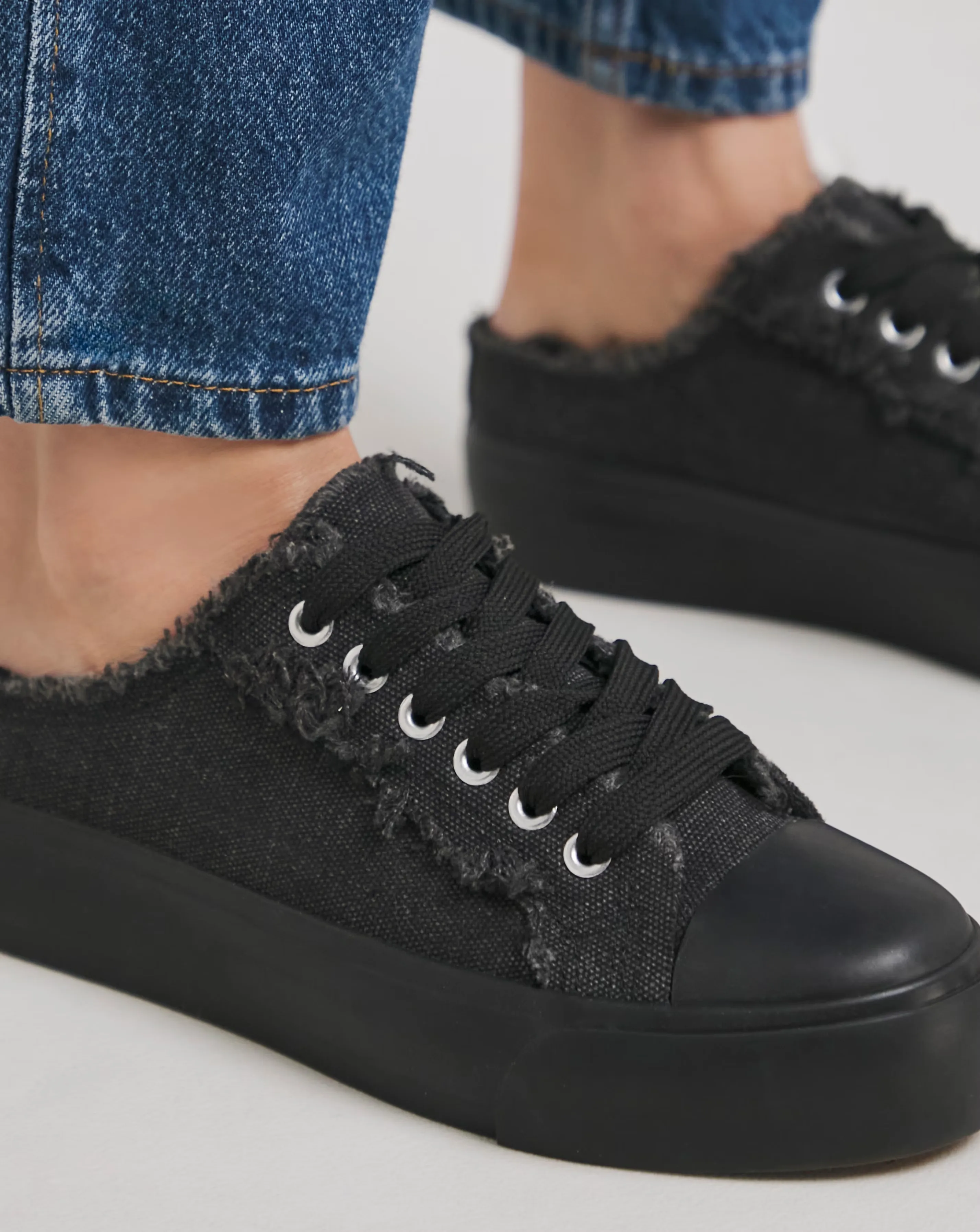 167615-bowie-raw-edge-slip-on-trainers-wide-fit-e–1.webp