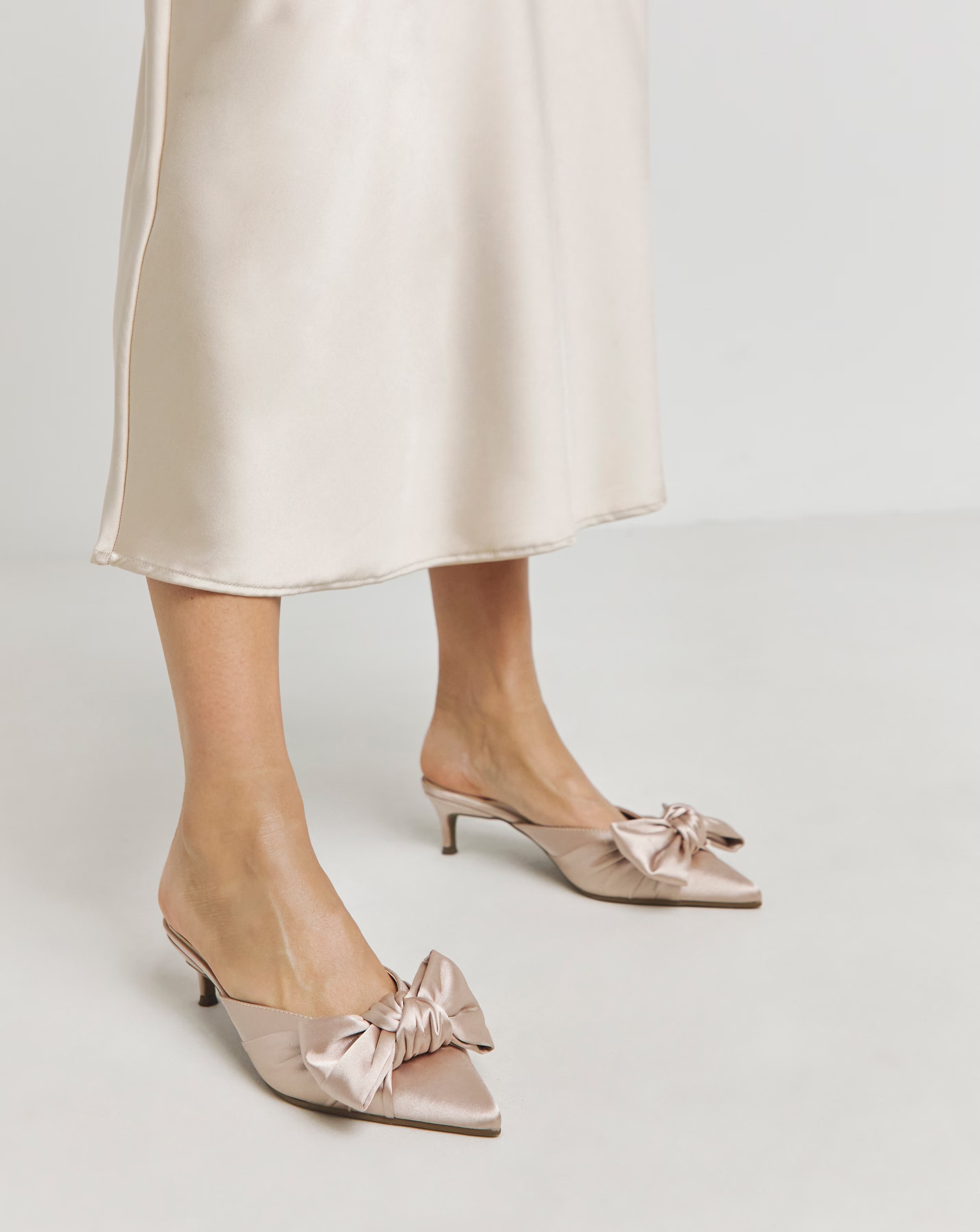 168446-tia-pointed-bow-kitten-heel-mules-extra-wide-fit-eee–1.jpg