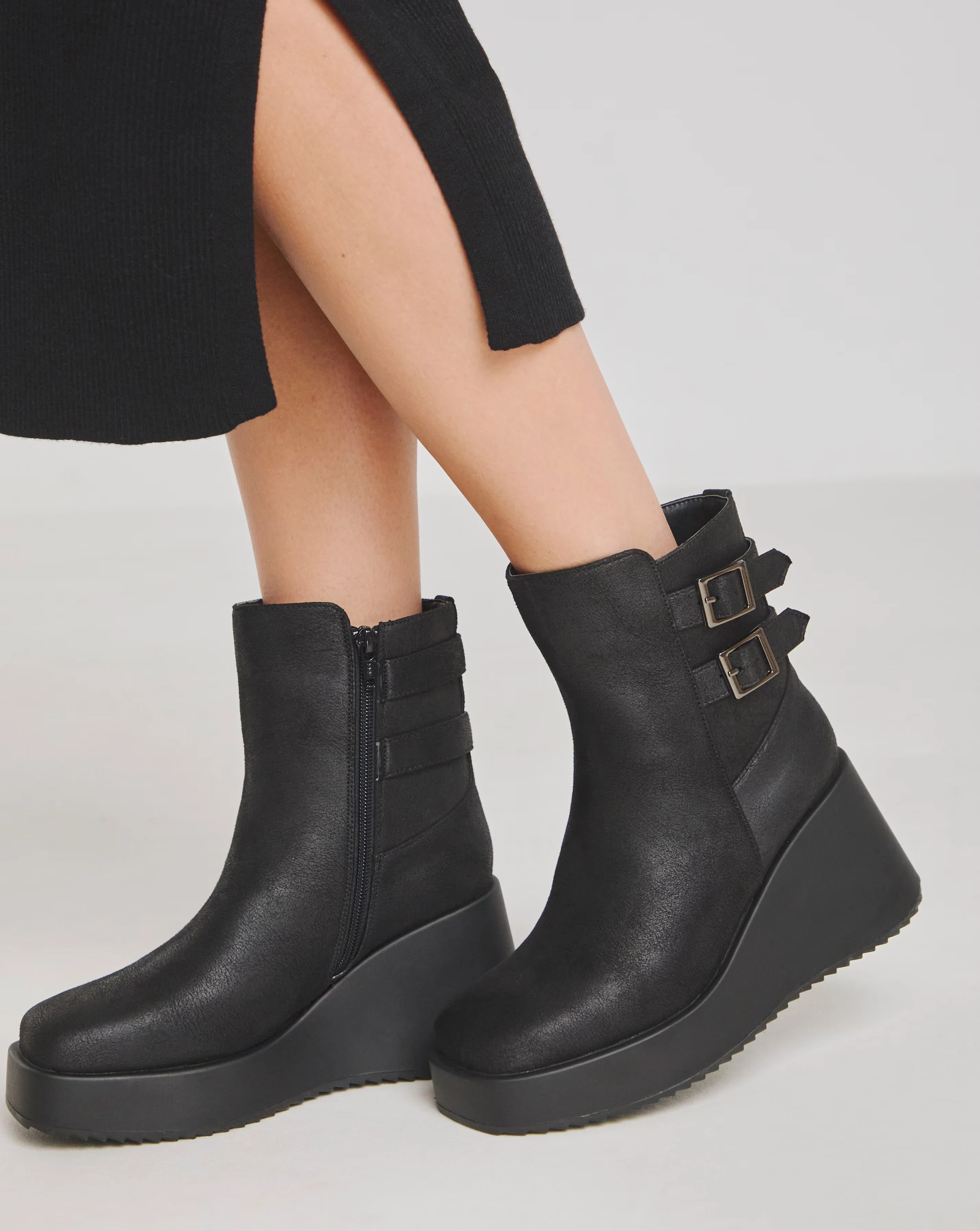 168621-jada-wedge-ankle-boots-wide-e-fit-1.webp
