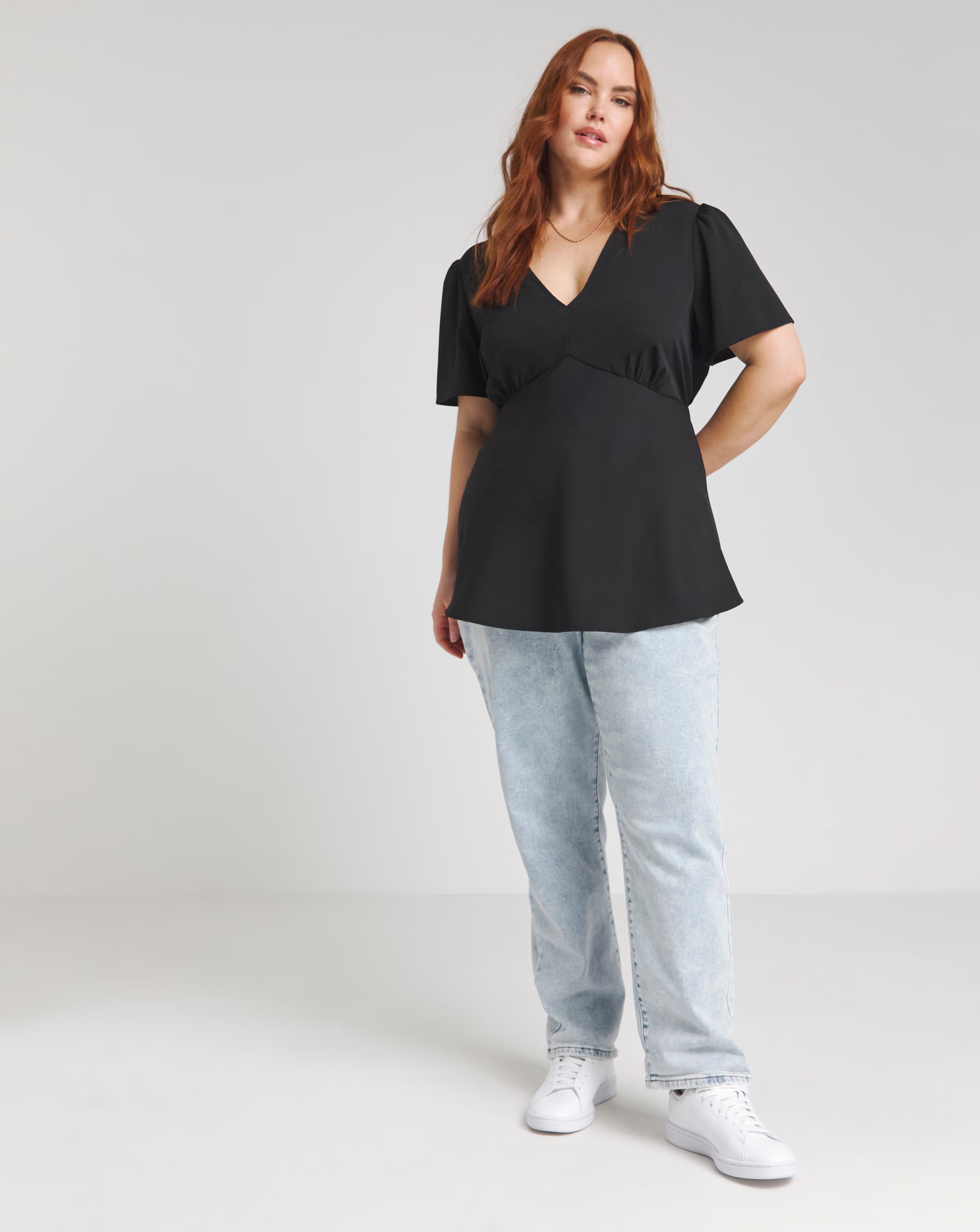 169774-simply-be-black-v-neck-tea-blouse-1.webp