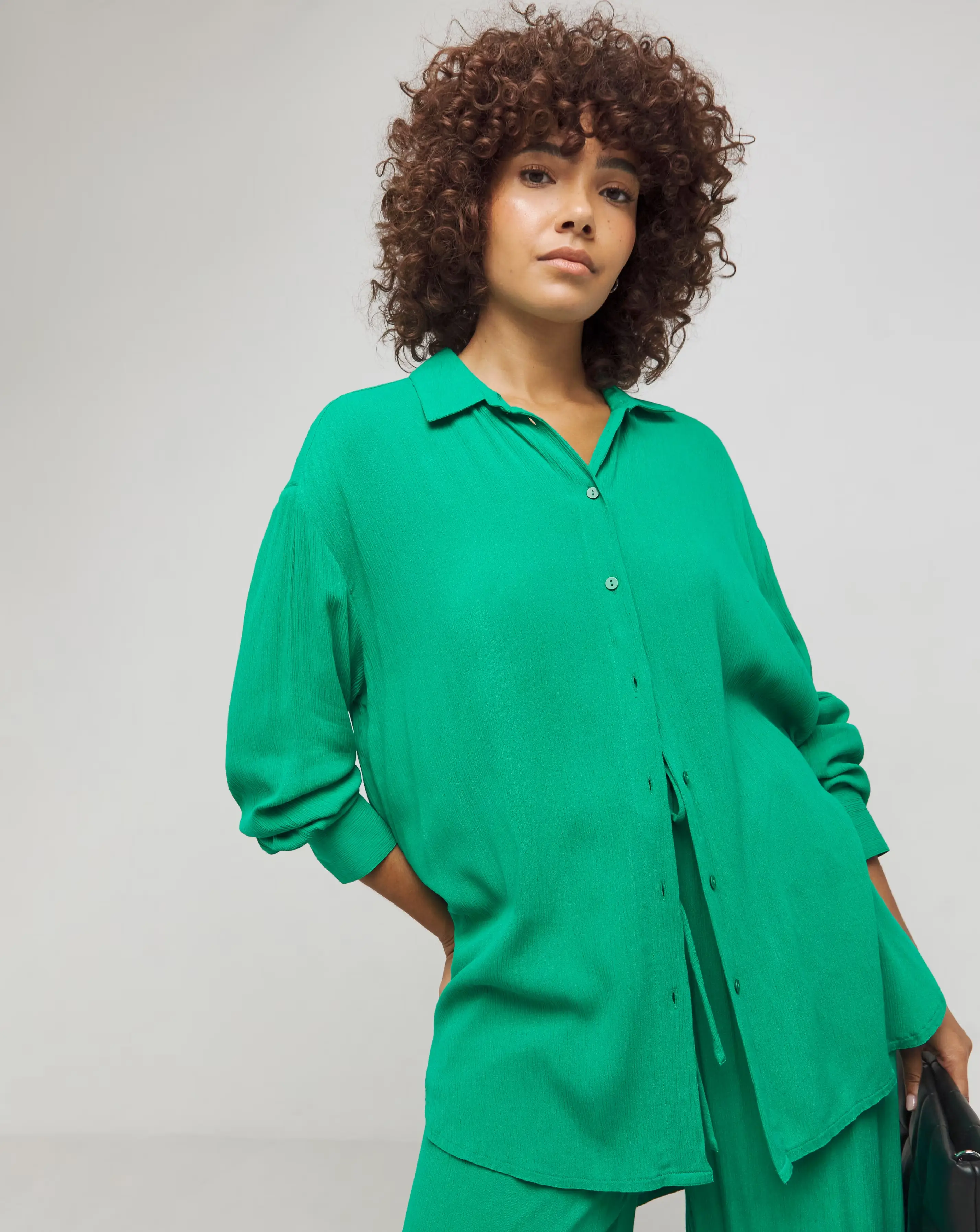 170124-green-oversized-crinkle-shirt-1.jpg