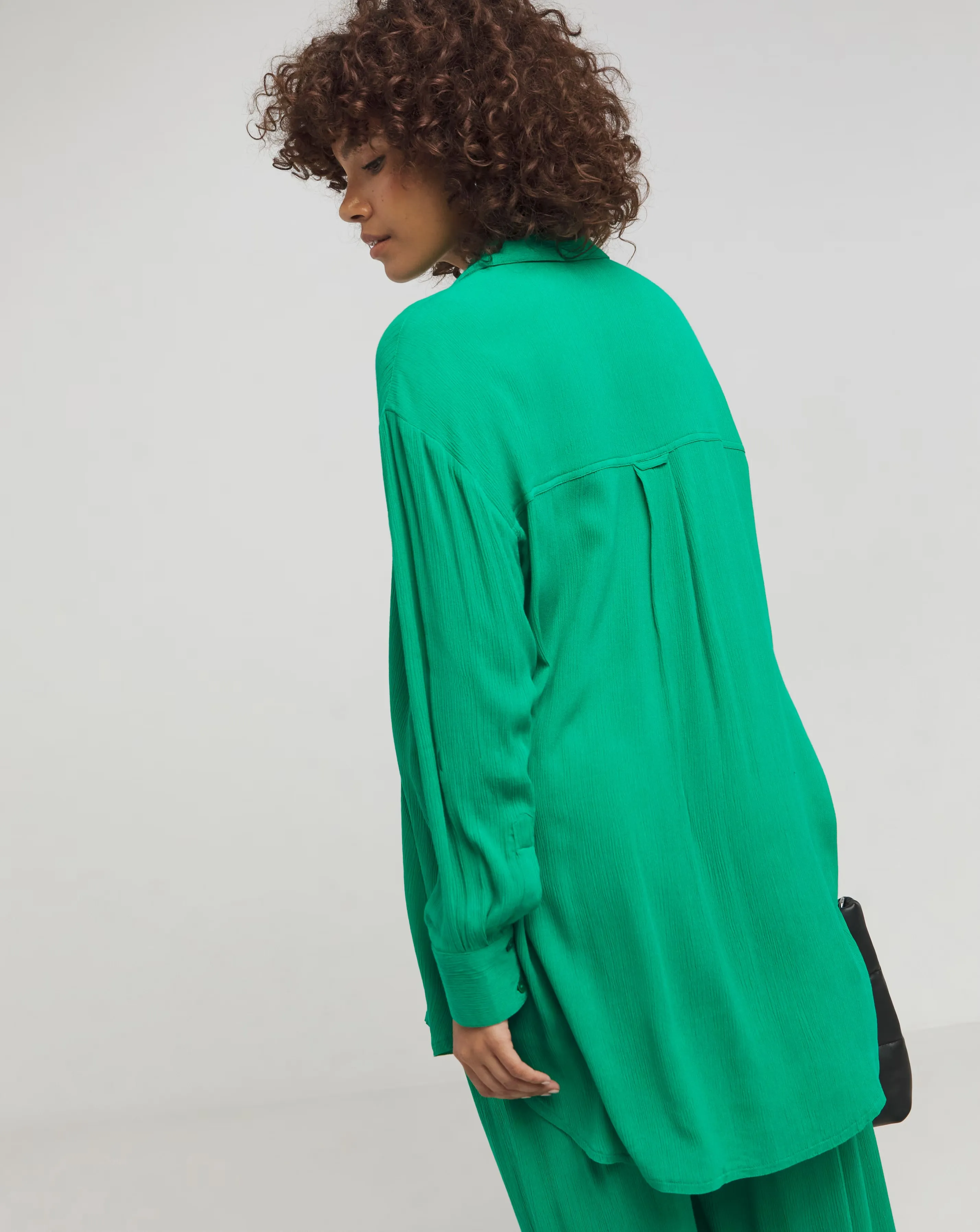 170124-green-oversized-crinkle-shirt-1.jpg