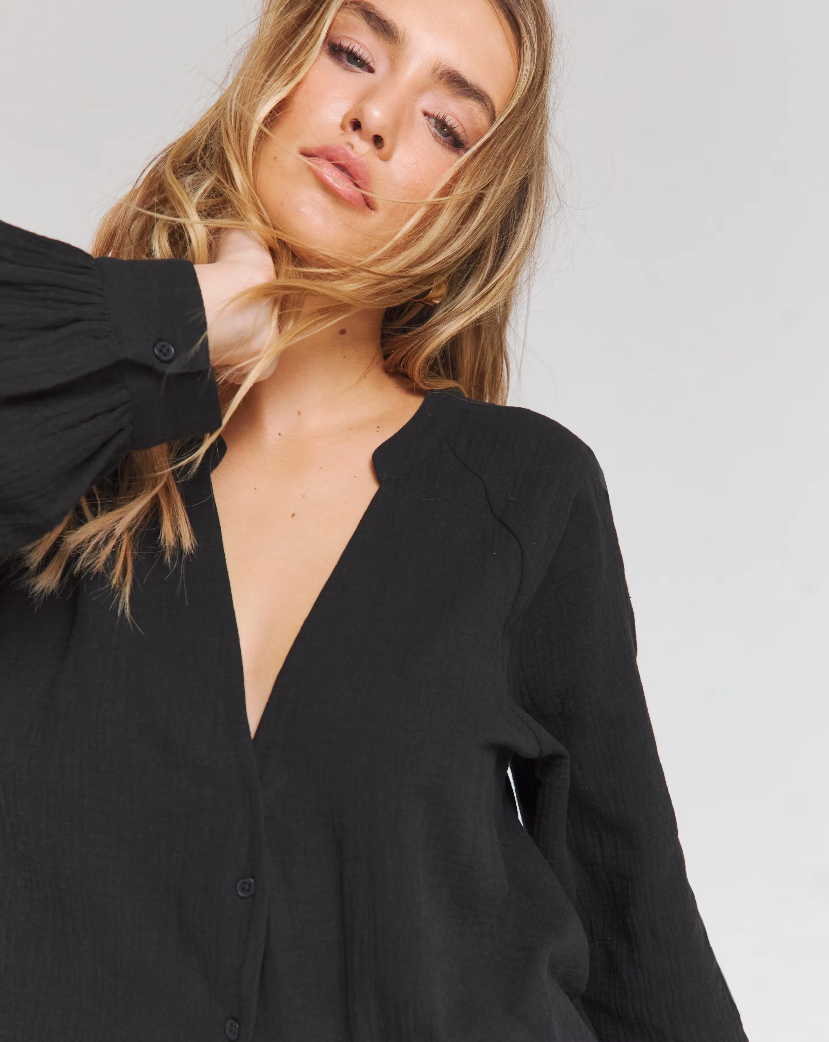 170228-simply-be-black-cheesecloth-long-sleeve-boxy-shirt-1.webp
