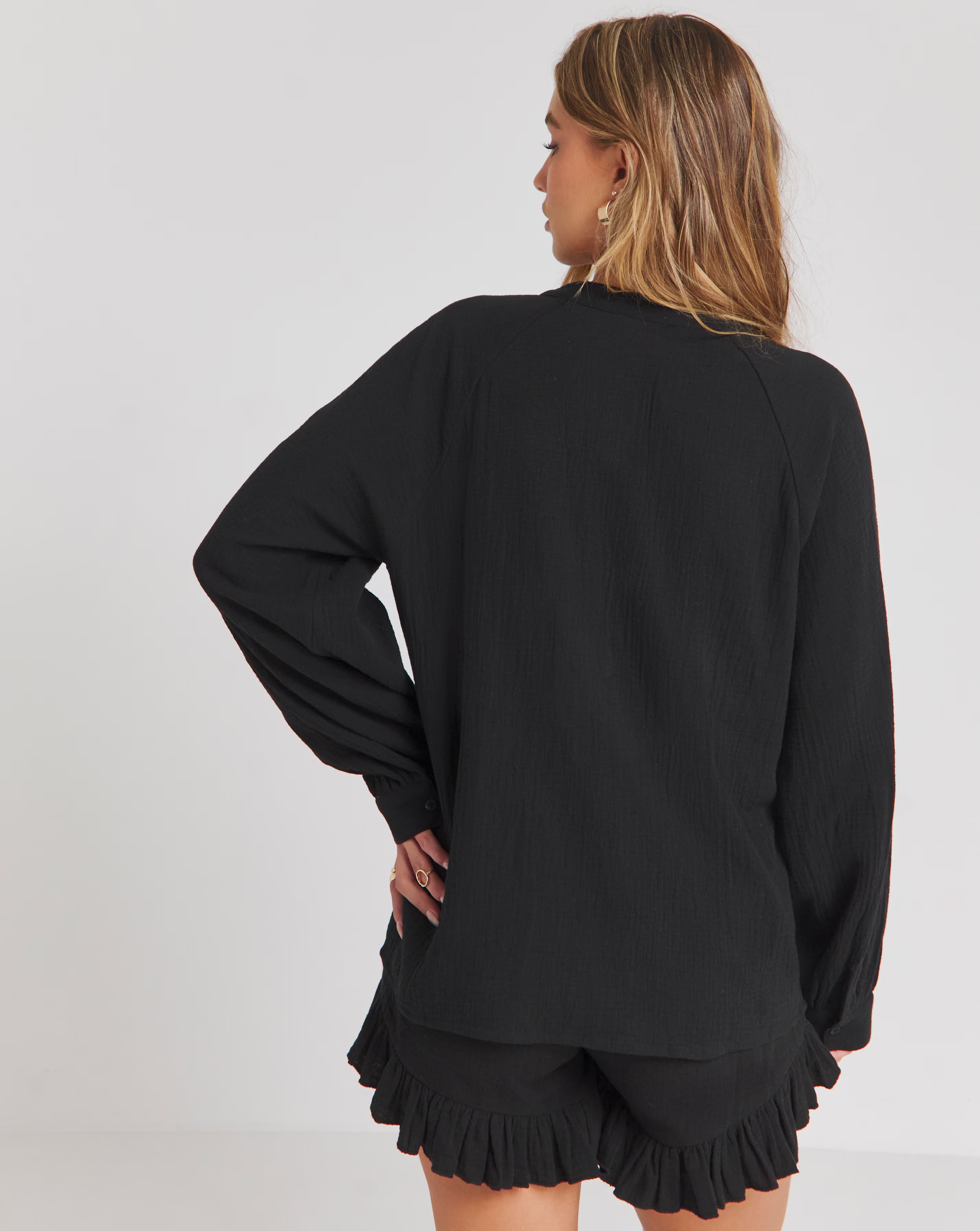 170228-simply-be-black-cheesecloth-long-sleeve-boxy-shirt-1.webp