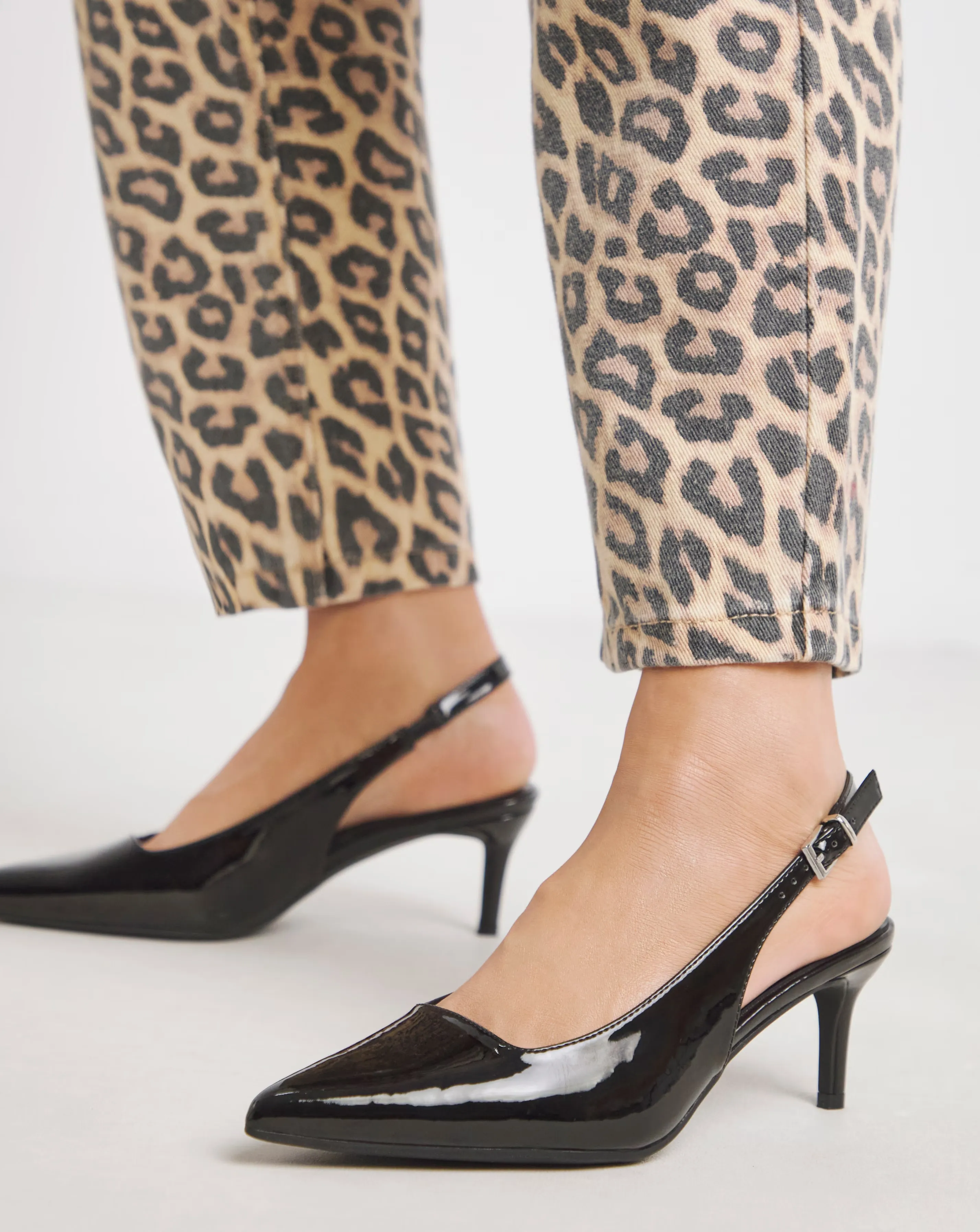 170880-simply-be-aspen-pointed-toe-slingback-shoes-wide-fit-e–1.webp