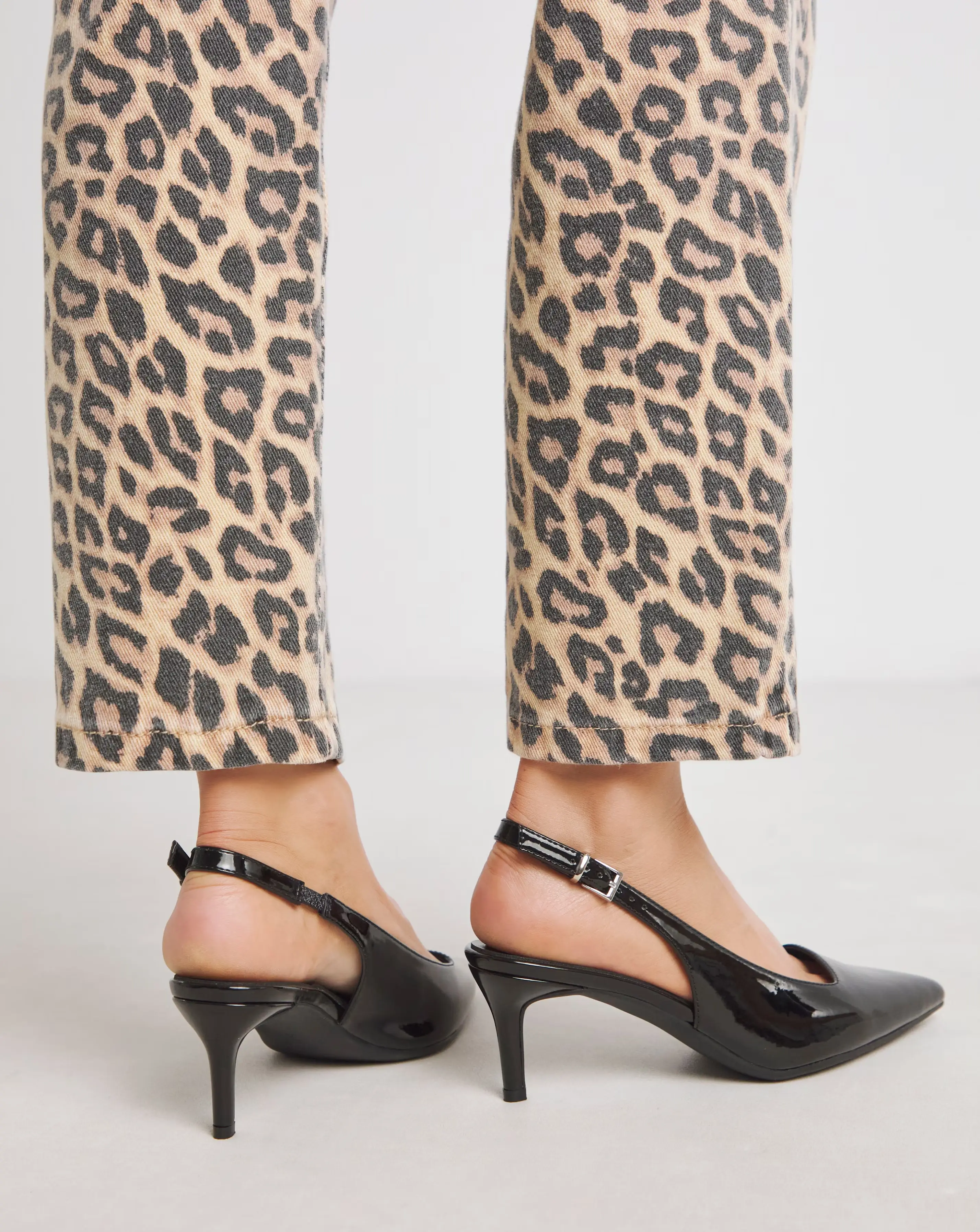 170880-simply-be-aspen-pointed-toe-slingback-shoes-wide-fit-e–1.webp