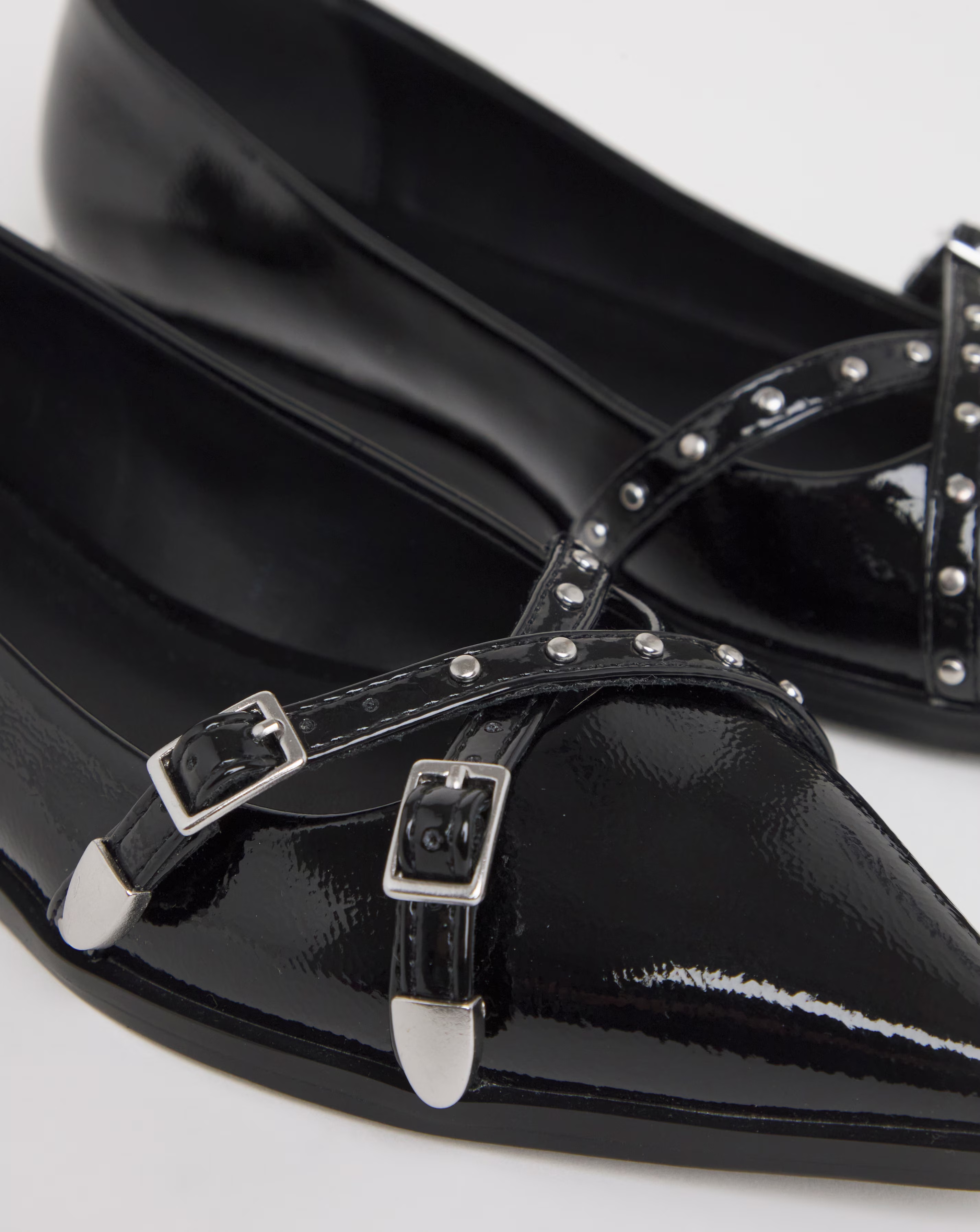 171758-livorno-pointed-buckle-detail-ballerina-extra-wide-eee-fit-1.webp