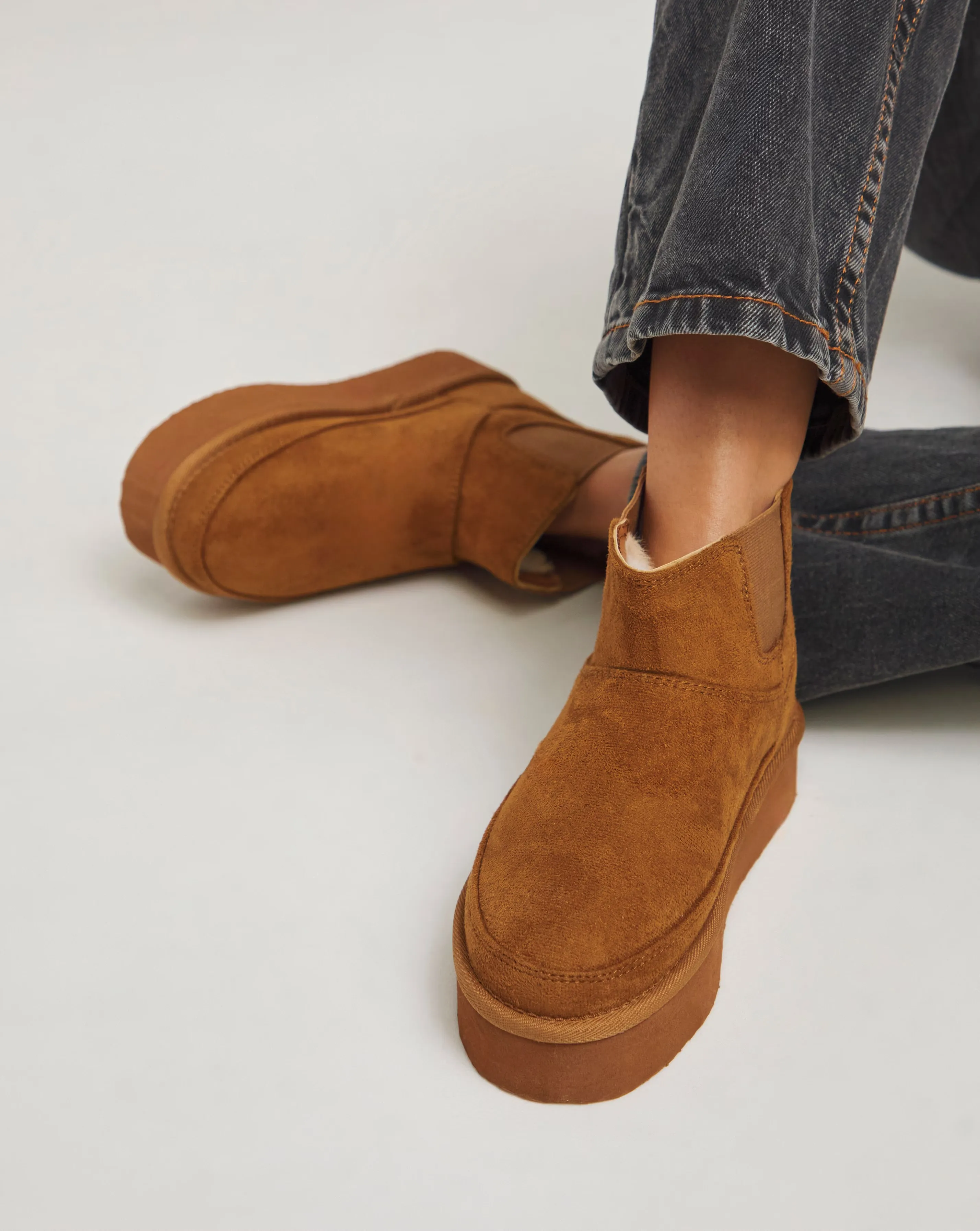 Edith Flatform Warm Lined Chelsea Snug Boots Wide E Fit 1 172260-edith-flatform-warm-lined-chelsea-snug-boots-wide-e-fit-1.webp