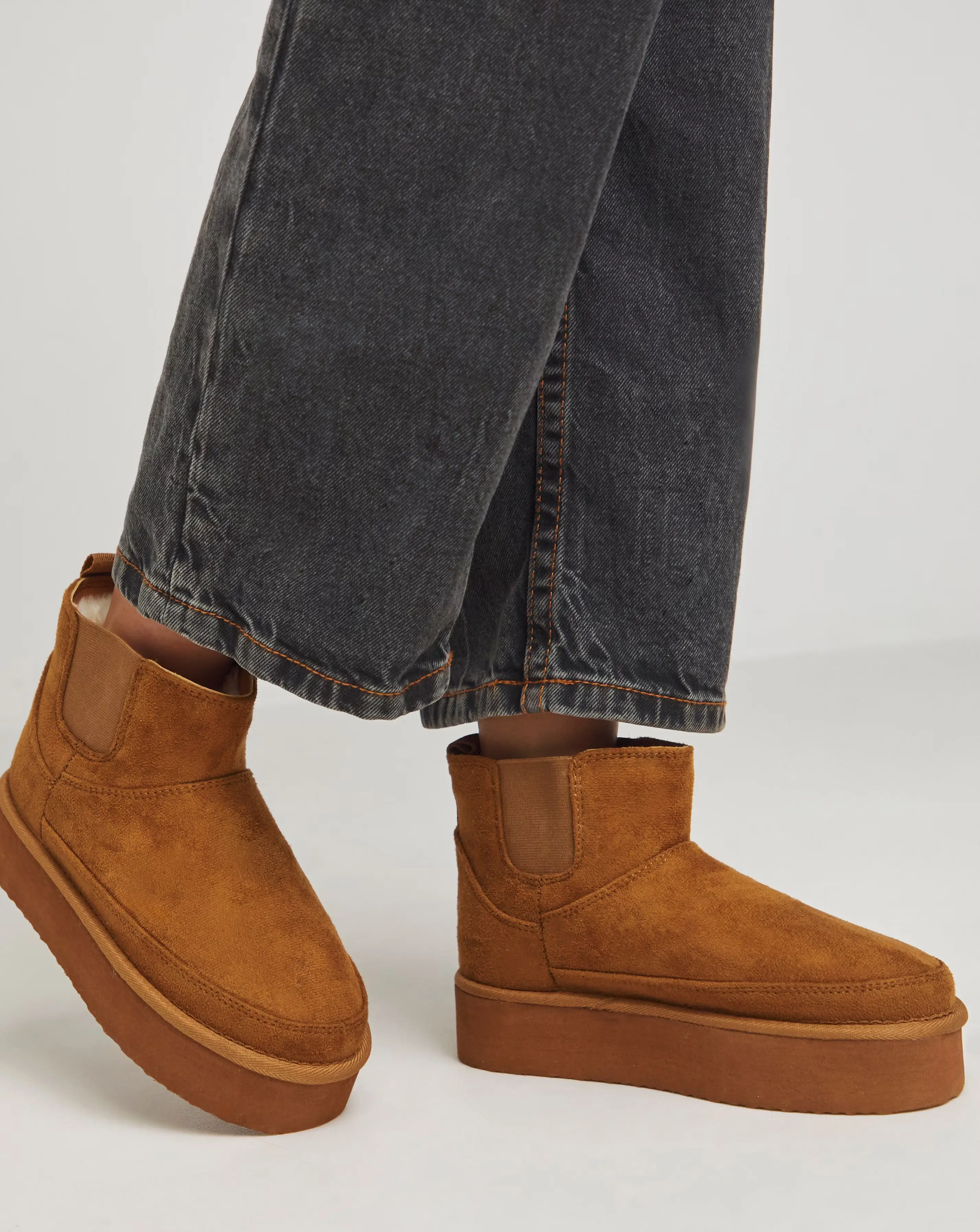 172260-edith-flatform-warm-lined-chelsea-snug-boots-wide-e-fit-1.webp