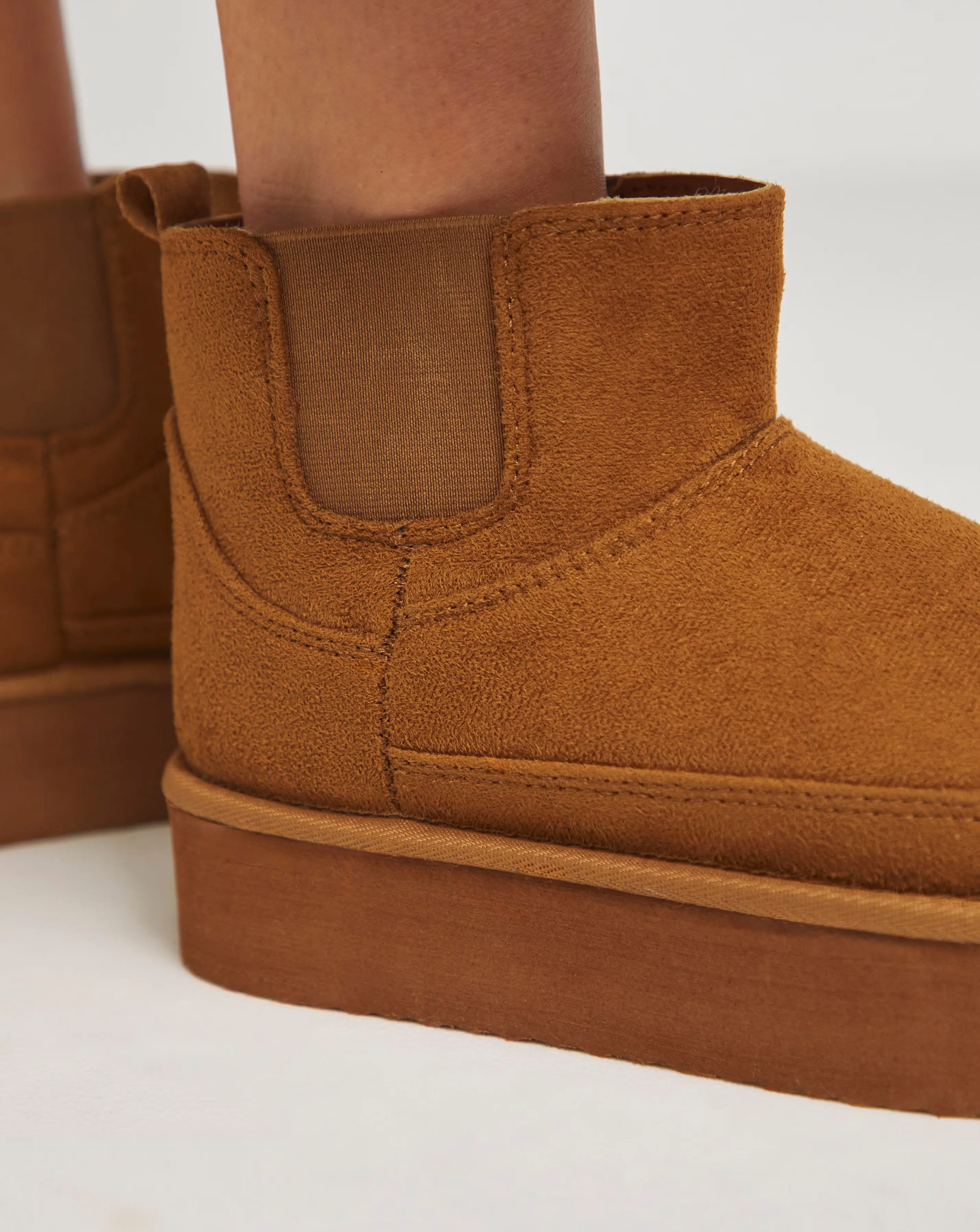 172260-edith-flatform-warm-lined-chelsea-snug-boots-wide-e-fit-1.webp