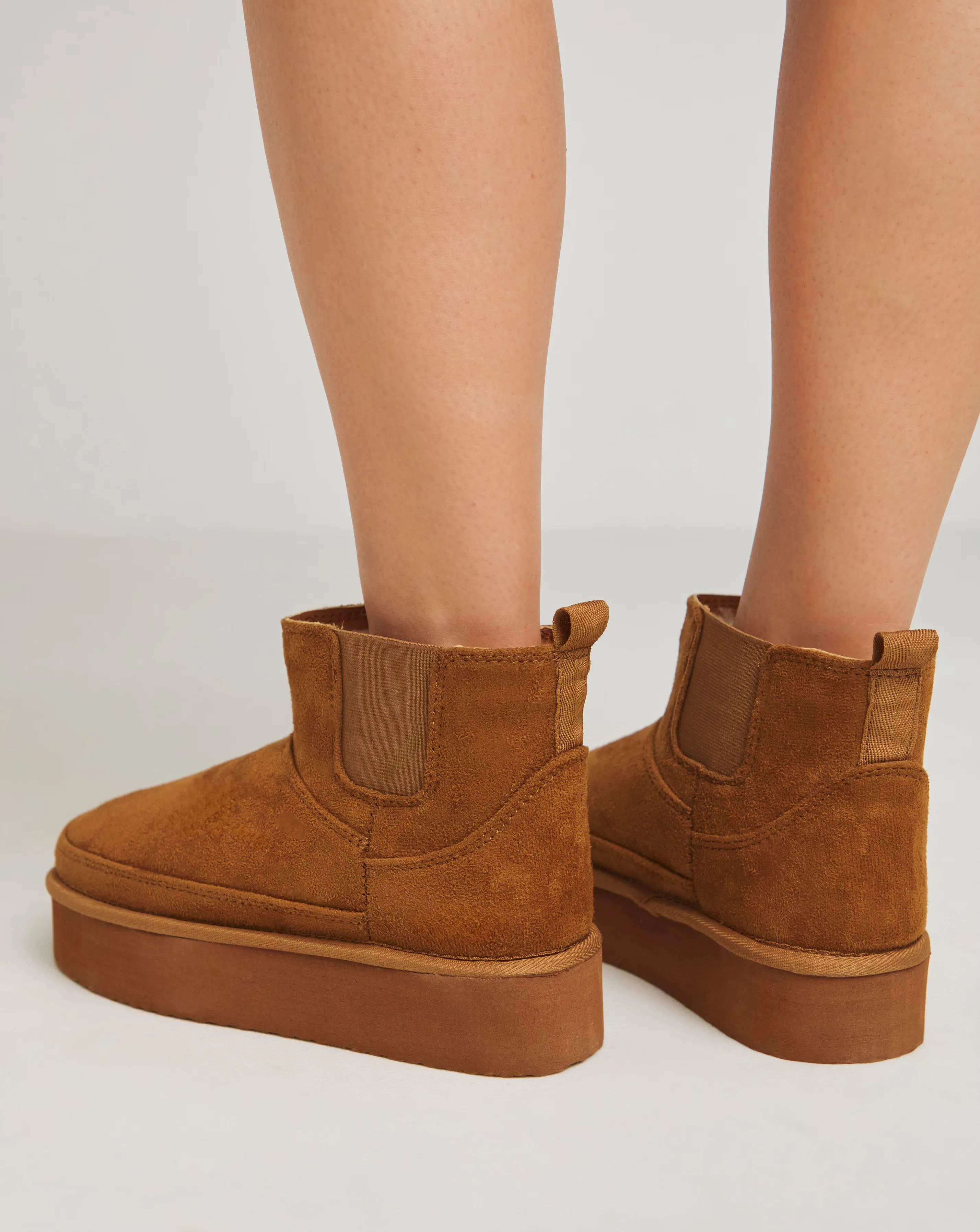 172260-edith-flatform-warm-lined-chelsea-snug-boots-wide-e-fit-1.webp