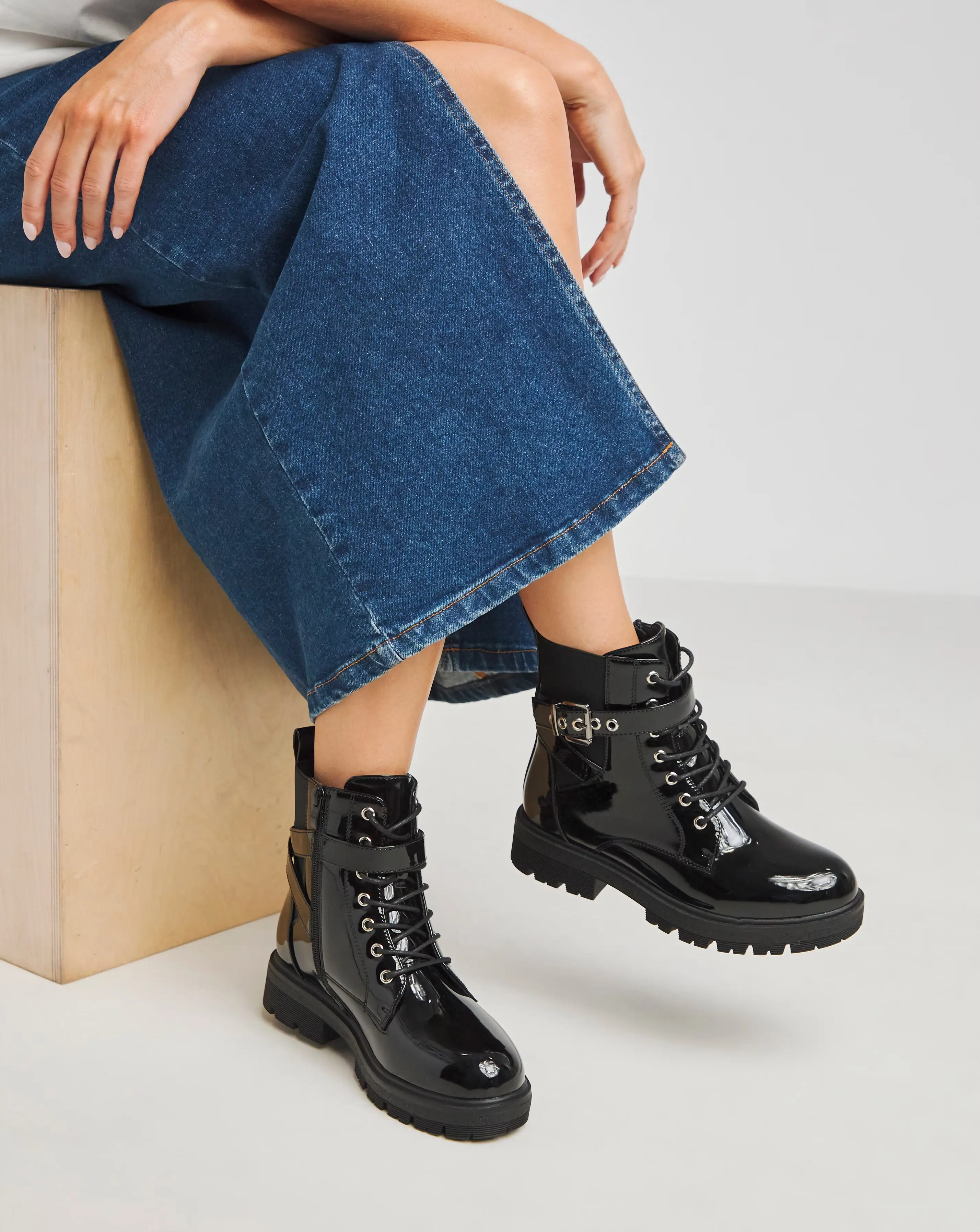 172924-lindsay-lace-up-utility-ankle-boot-extra-wide-eee-fit-1.webp