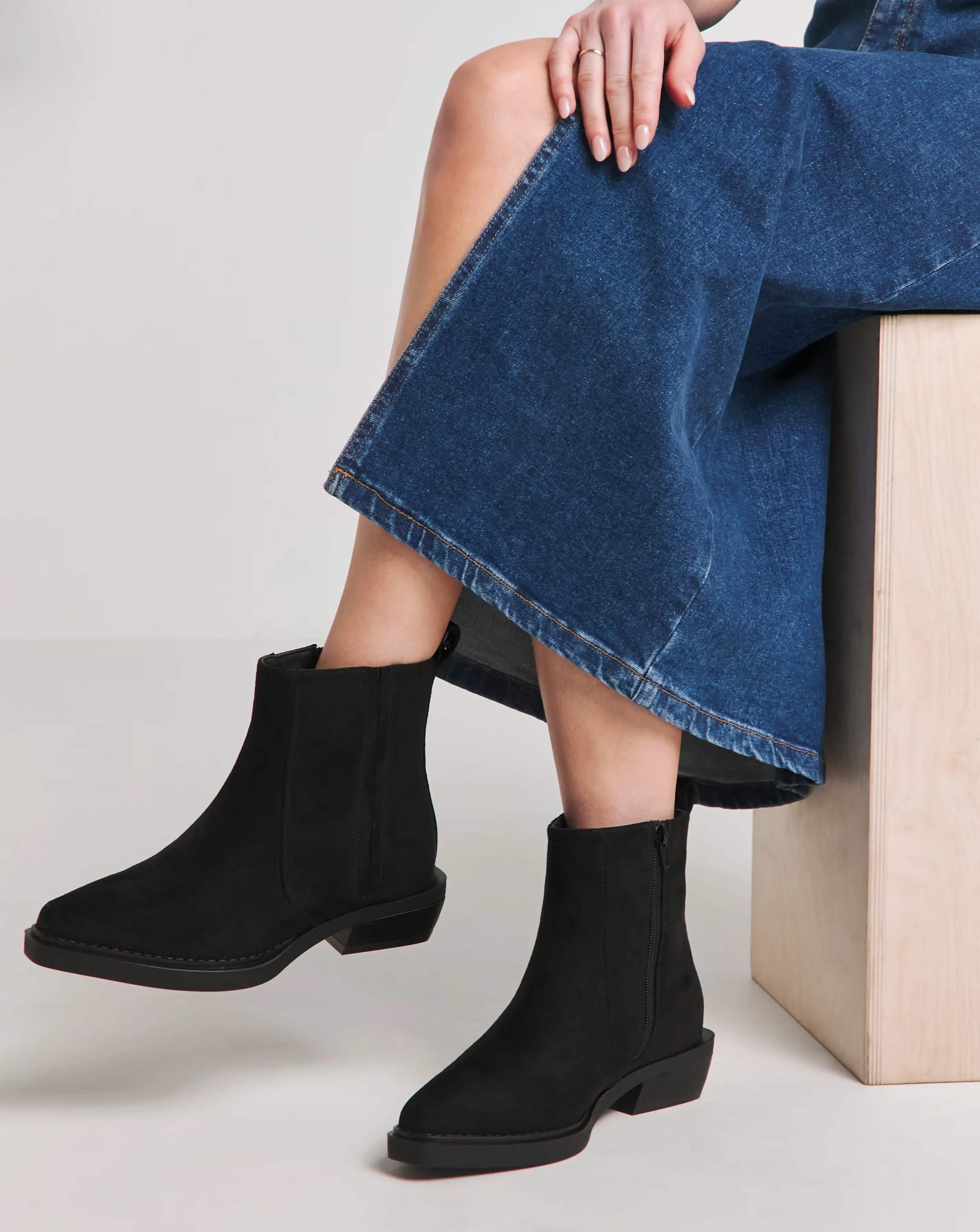 Azora Stretch Seam Western Boots Wide E Fit 1 173026-azora-stretch-seam-western-boots-wide-e-fit-1.webp