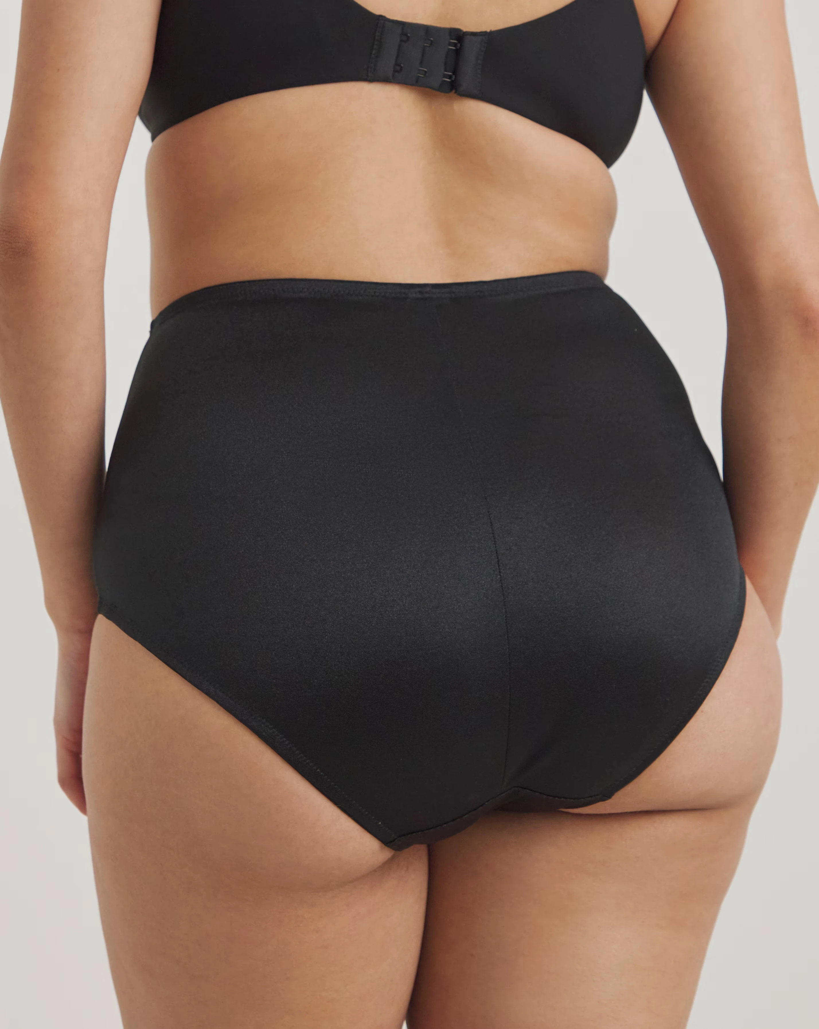 174850-magisculpt-firm-control-3-pack-tummy-control-midi-knickers-black-white-almond-1.webp