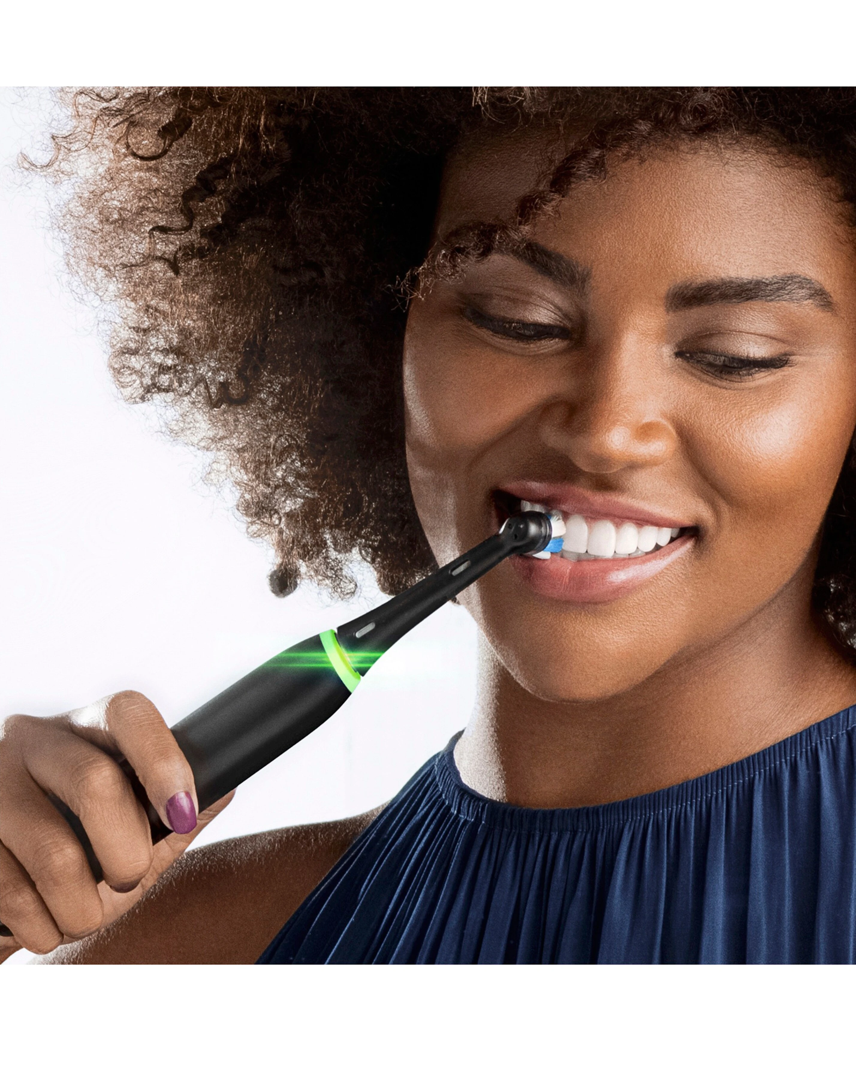 175331-oral-b-io4-black-with-travel-case-1.jpg