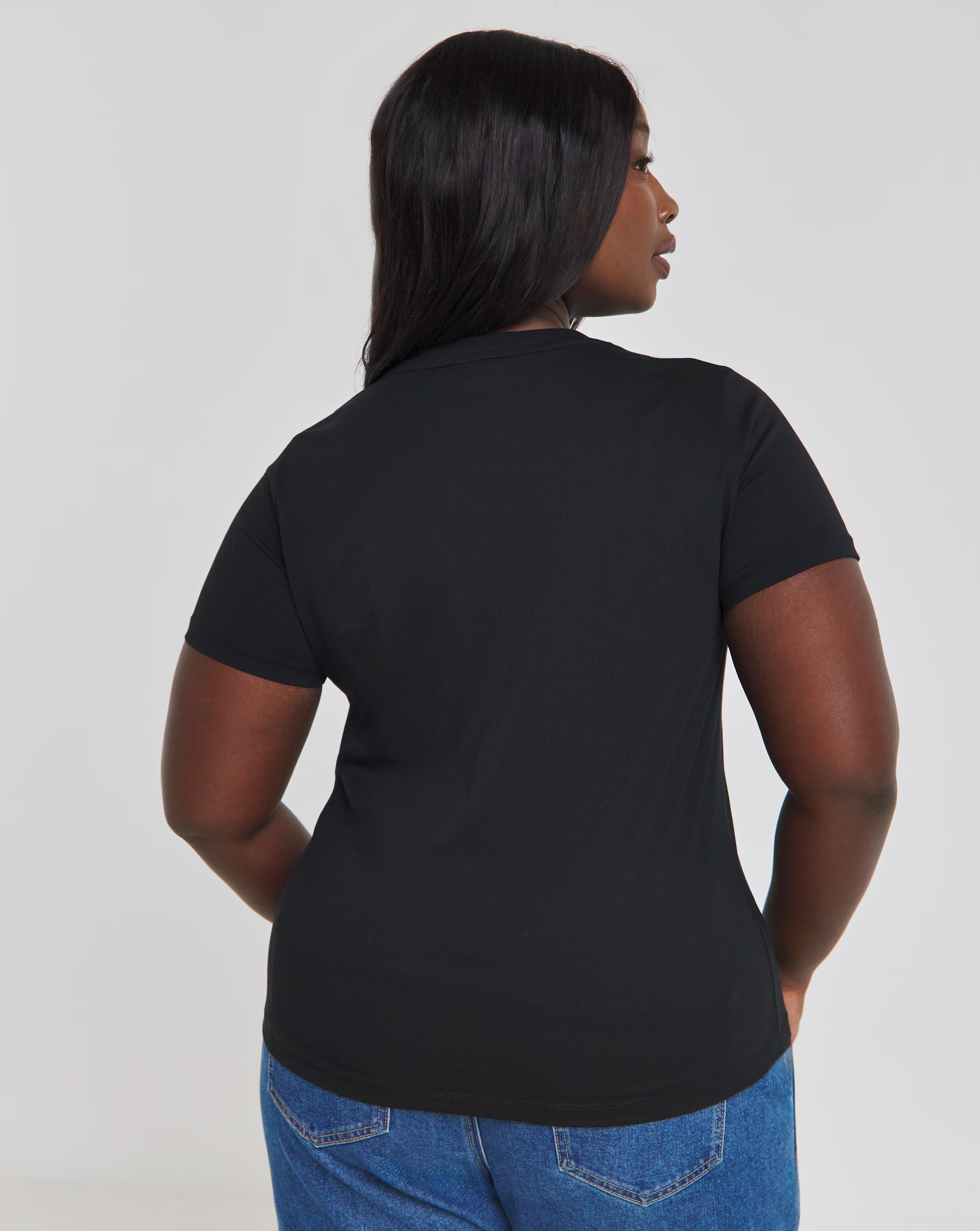175746-calvin-klein-core-logo-t-shirt-1.webp