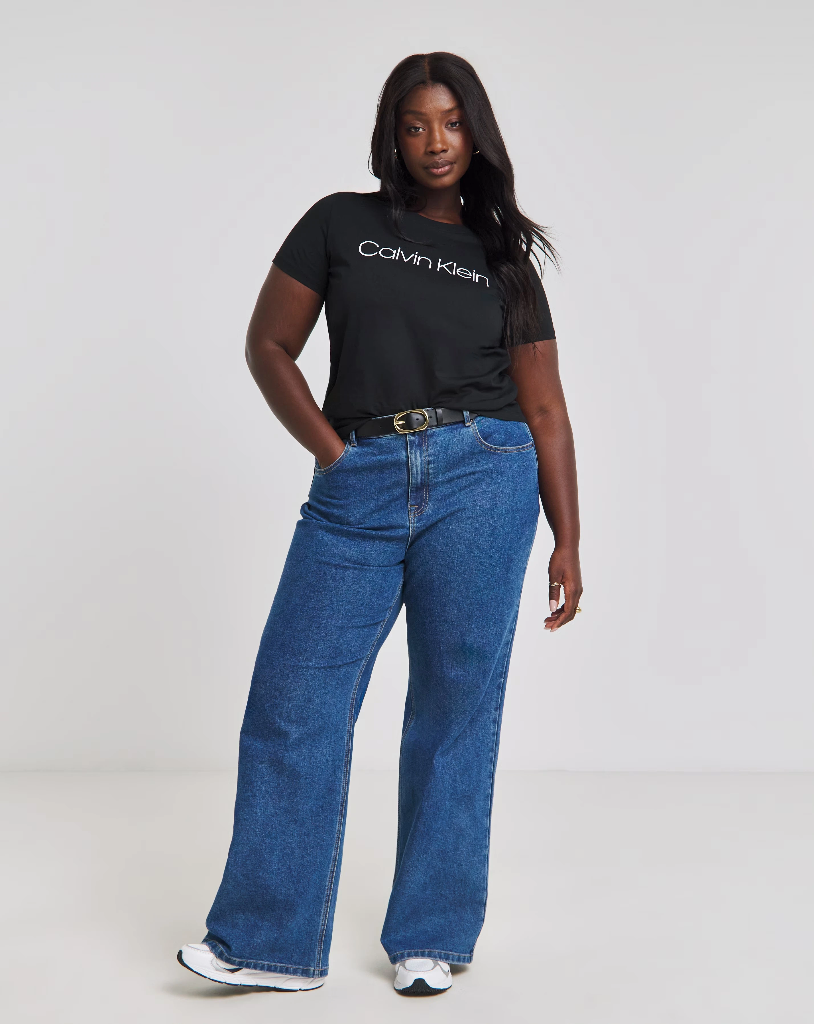 175746-calvin-klein-core-logo-t-shirt-1.webp