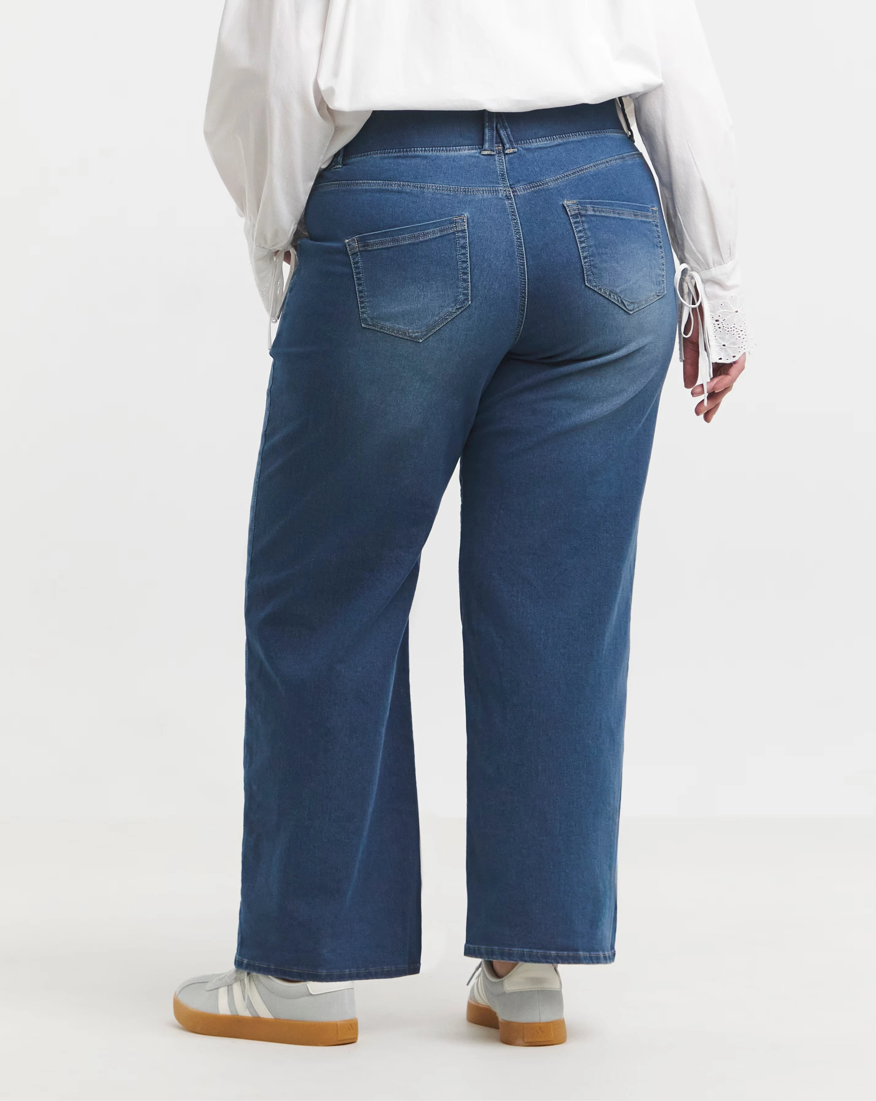 179035-mid-wash-wide-leg-pull-on-jegging-1.jpg