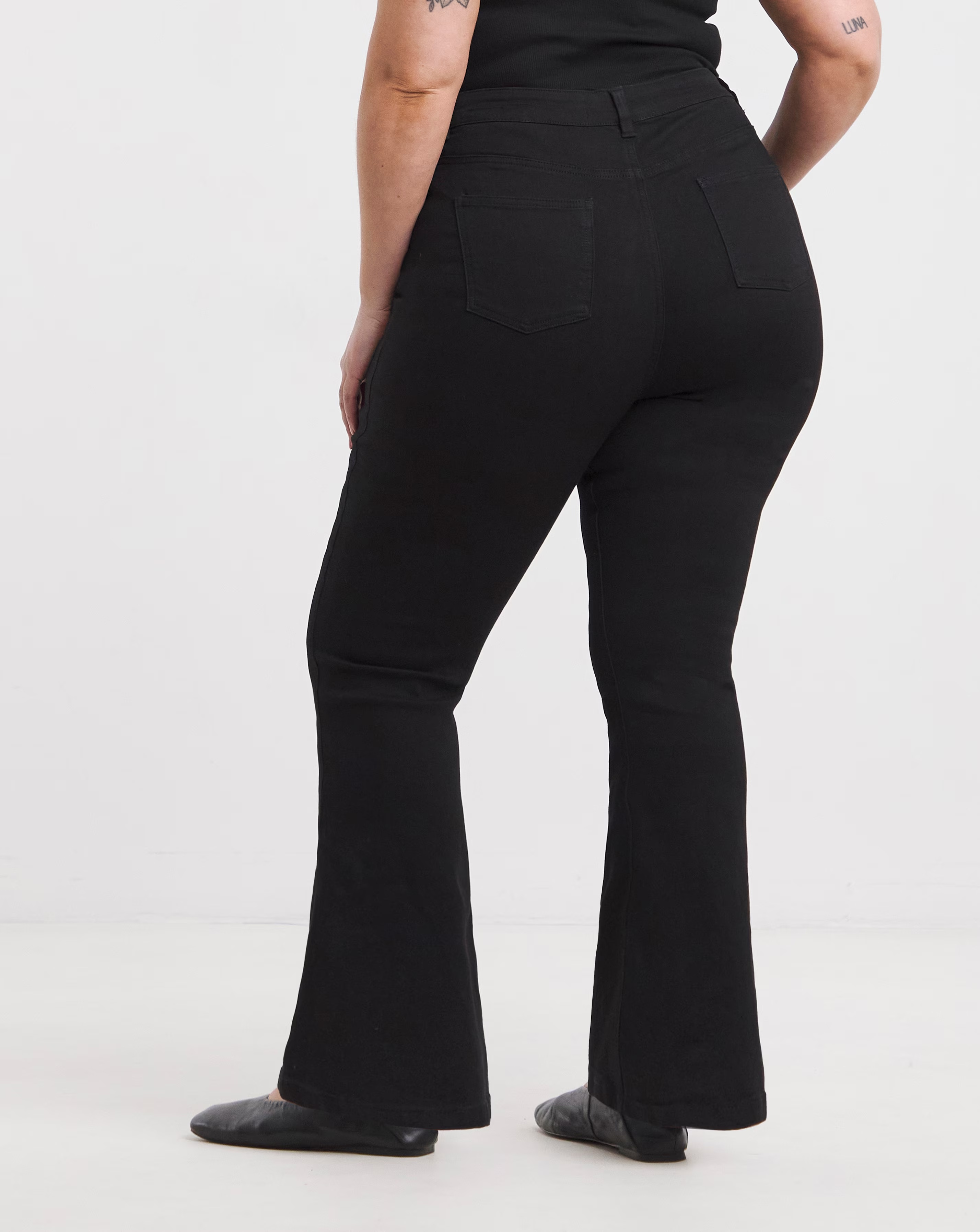 179508-black-highwaist-super-stretch-flared-jeans-1.jpg