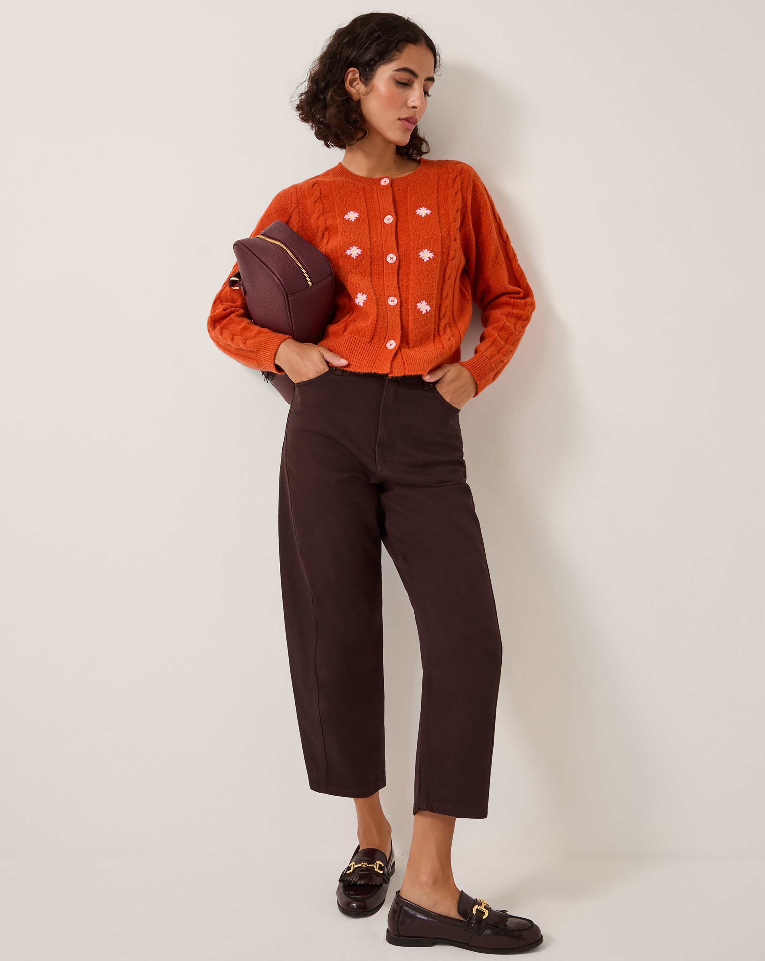 19597-monsoon-leah-barrel-jeans-1.webp