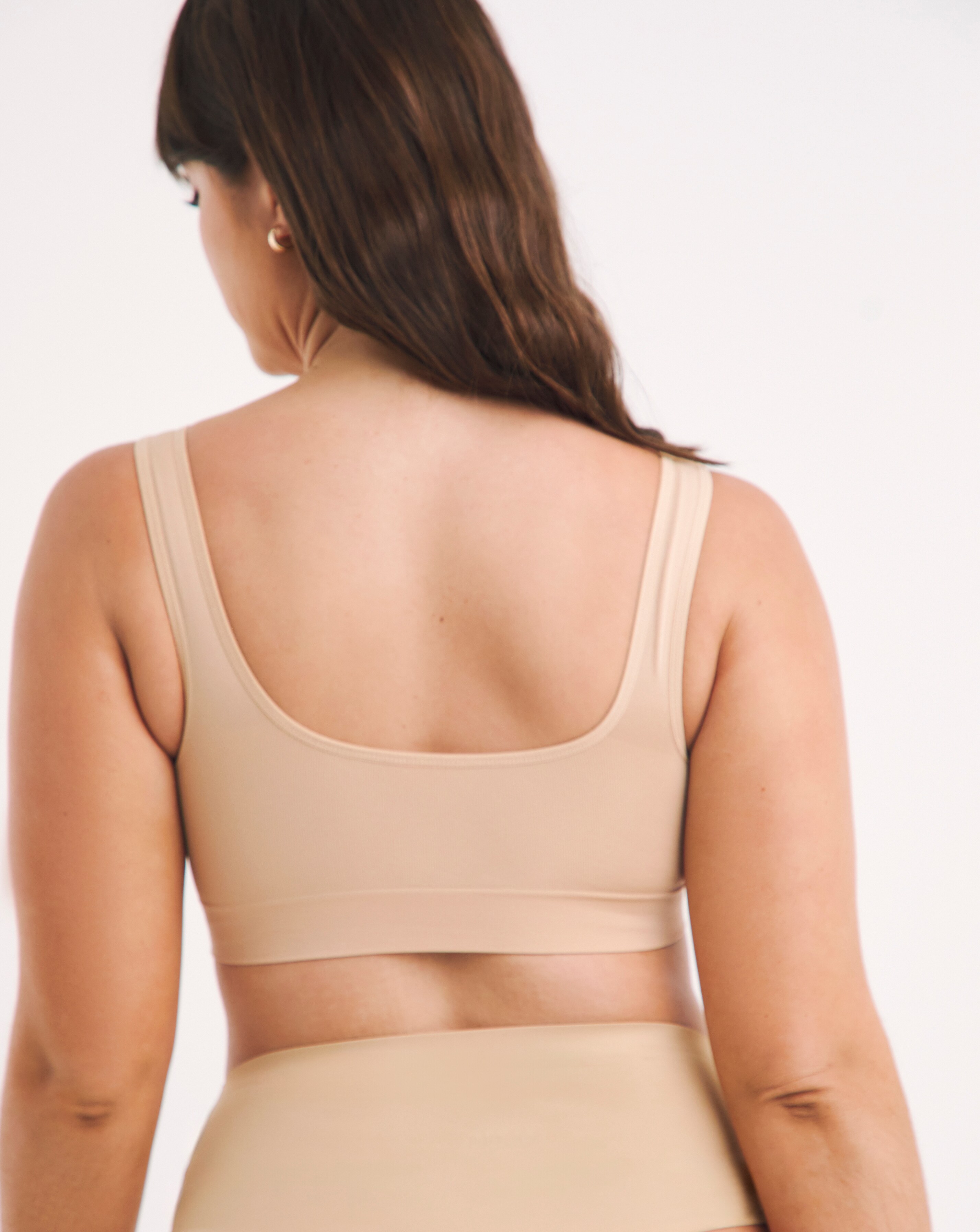 2107-smoothing-seamless-comfort-topfits-up-to-d-nude-4-1.webp