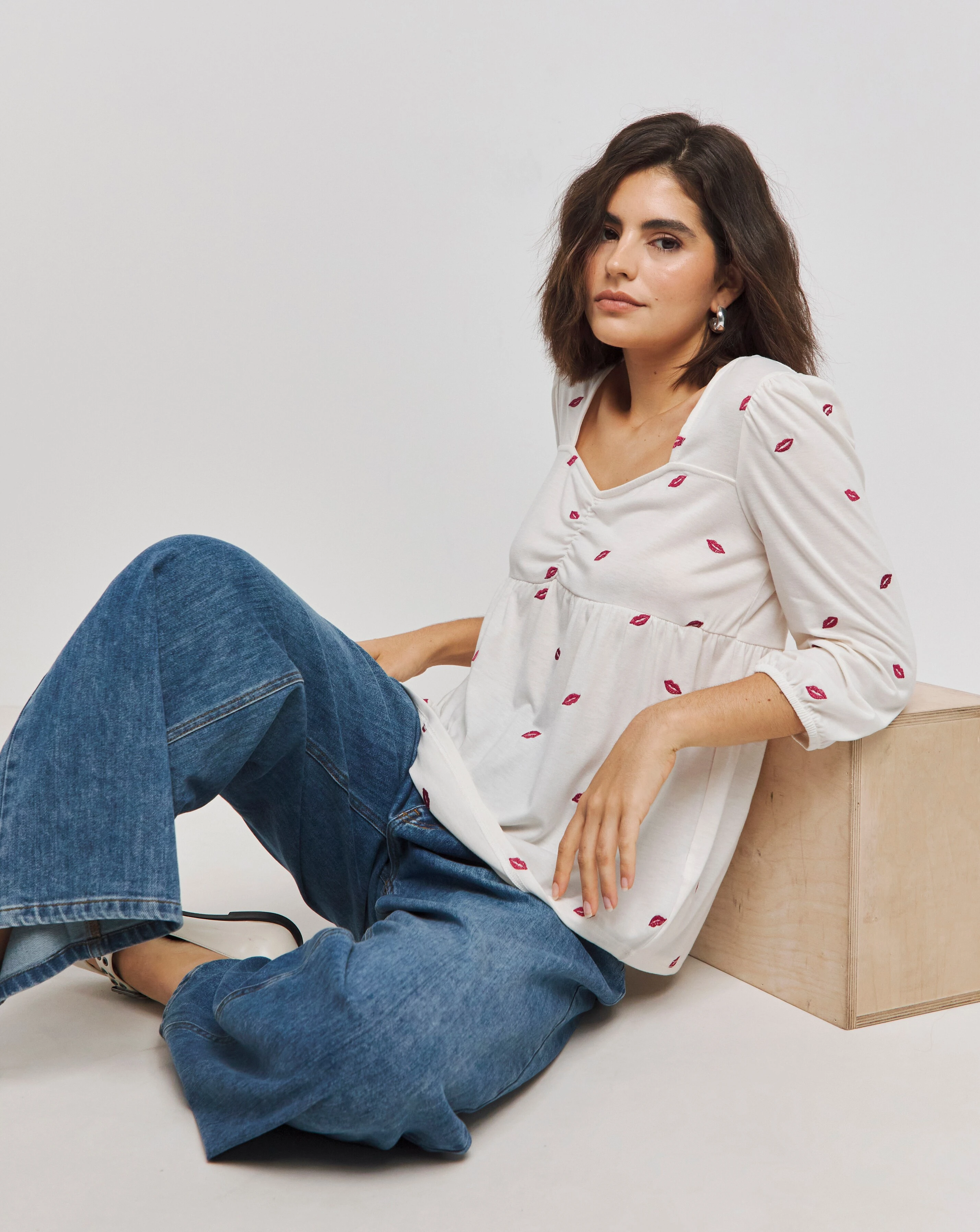 22146-ivory-lips-embroidered-sweetheart-top-1.webp