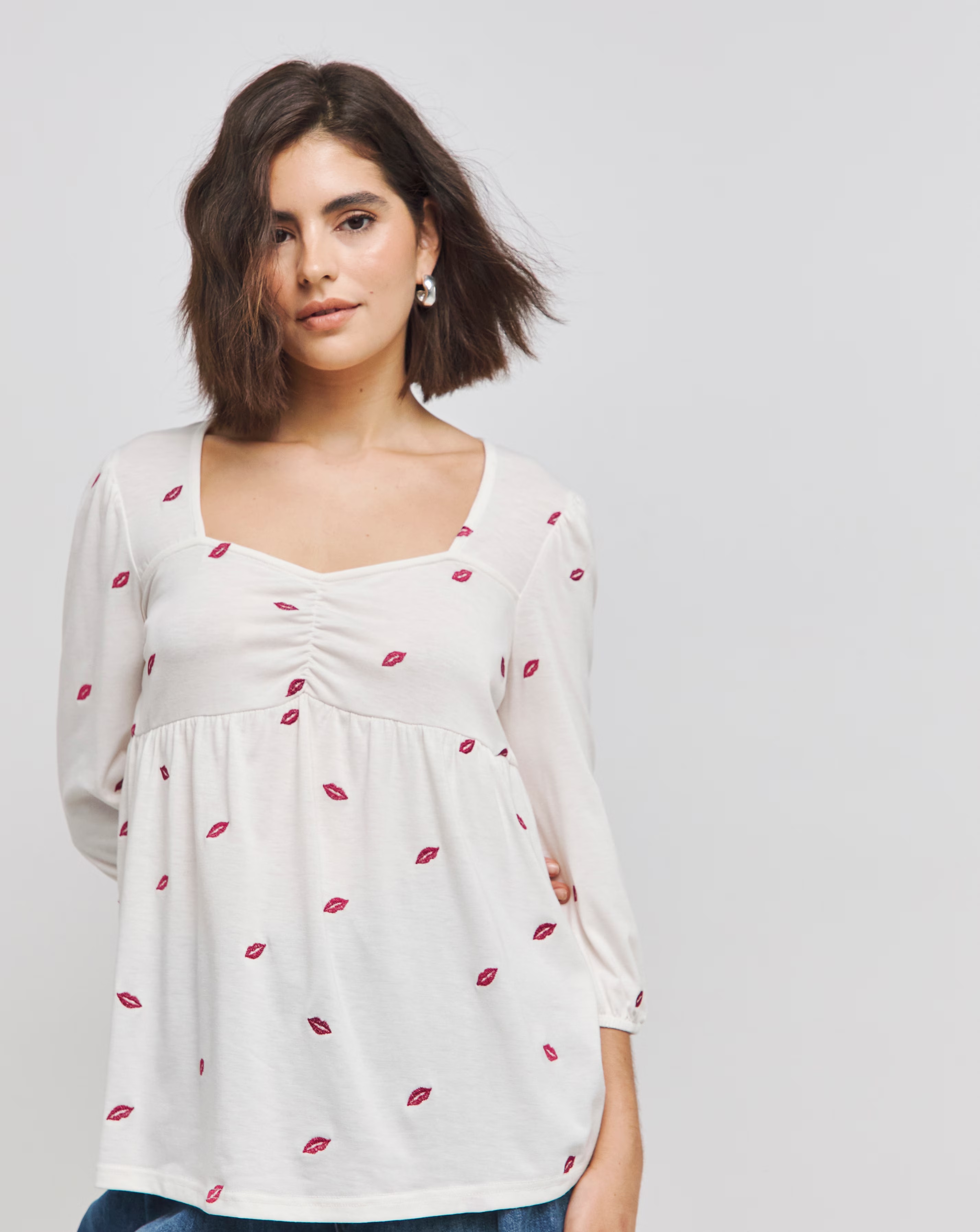 22146-ivory-lips-embroidered-sweetheart-top-1.webp