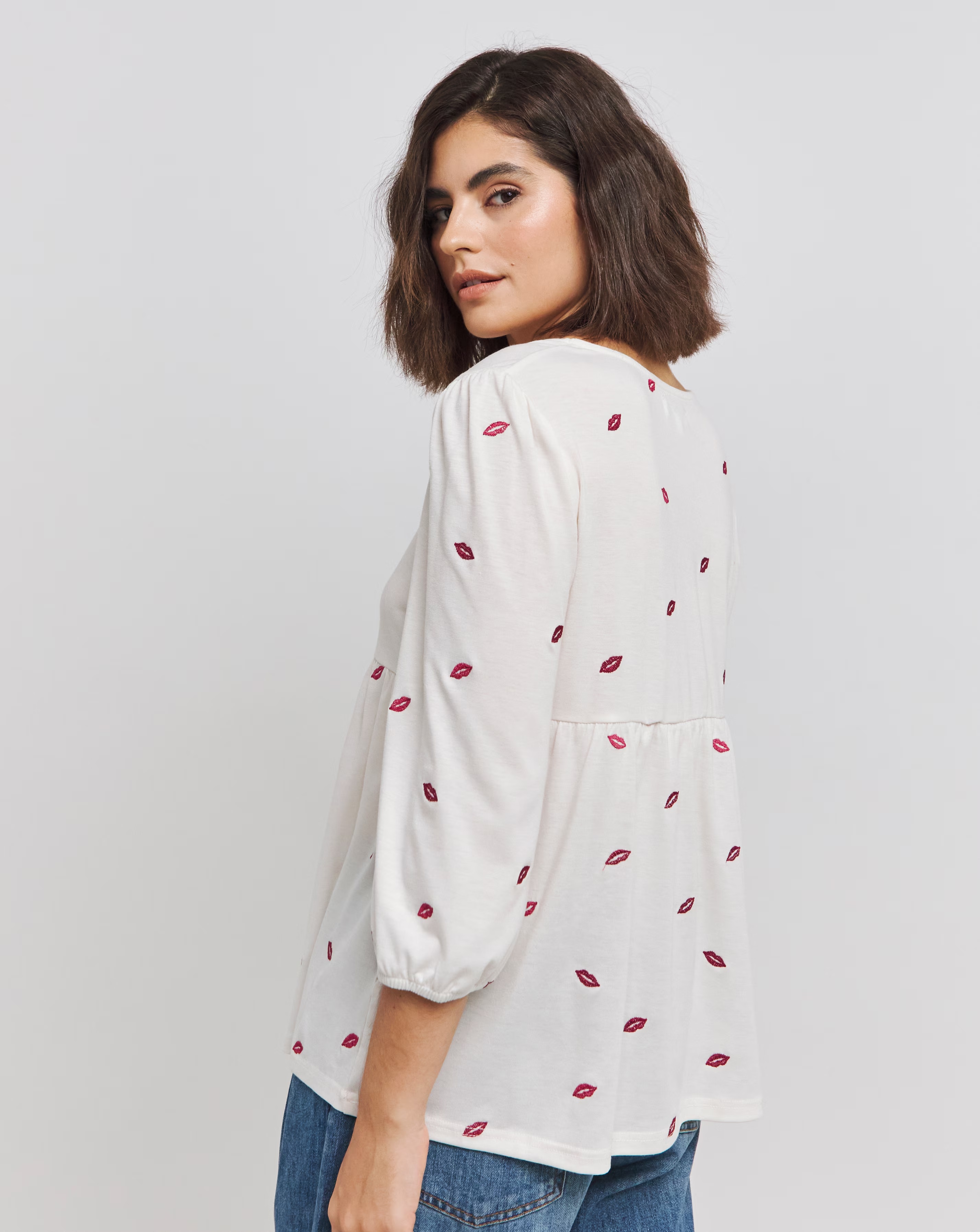 22146-ivory-lips-embroidered-sweetheart-top-1.webp