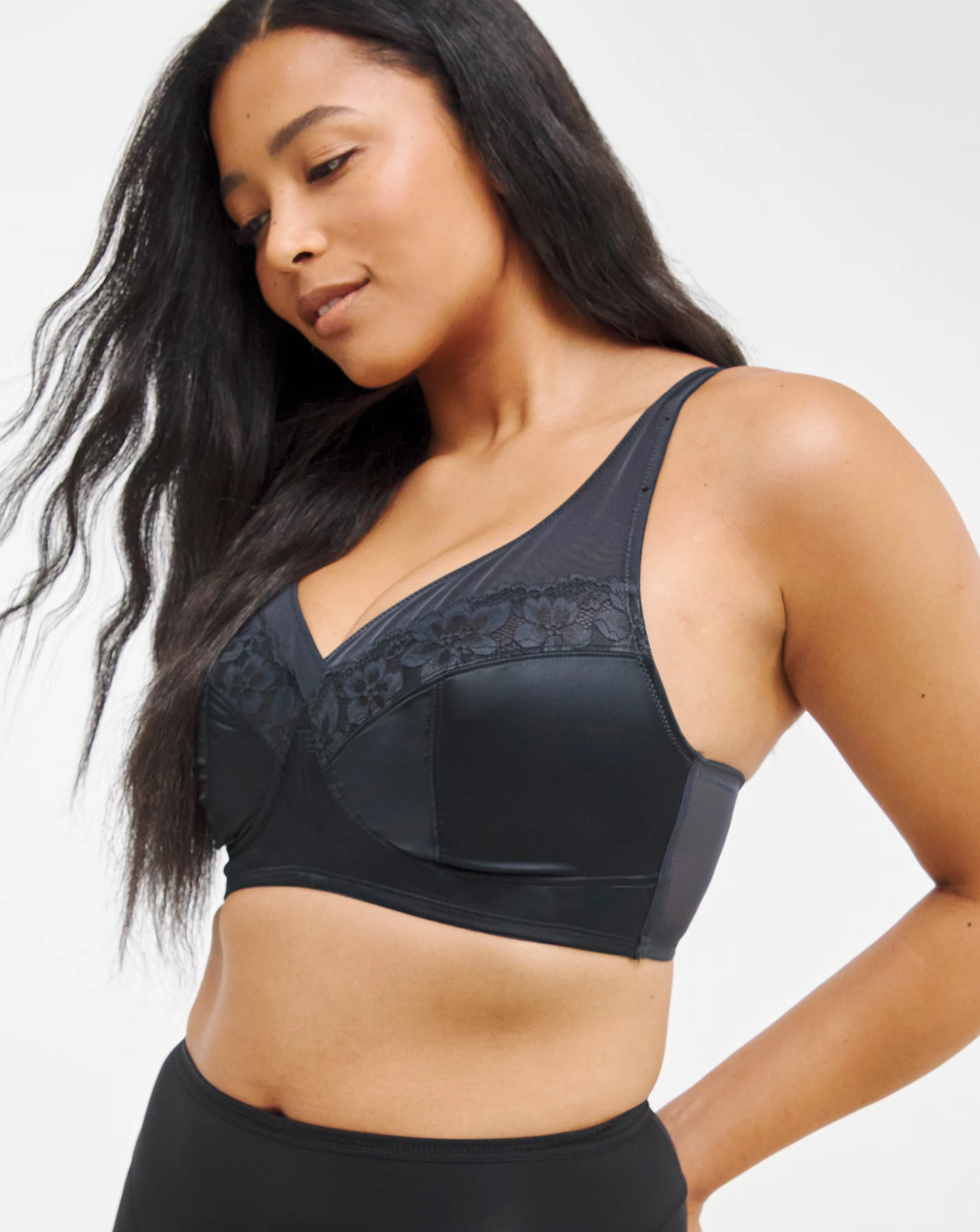 22234-dorina-classics-teagan-minimiser-bra-black-1.webp
